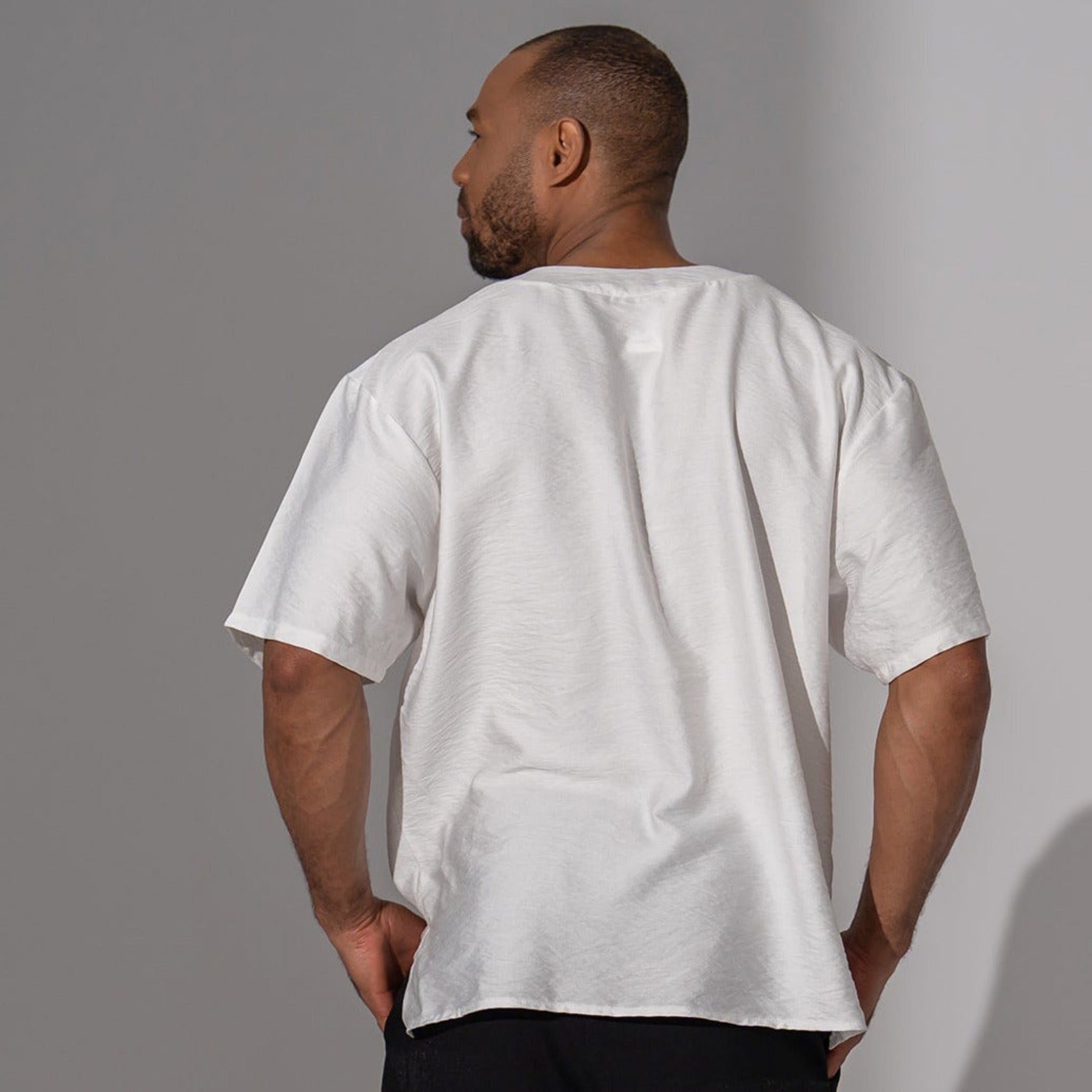 Asimetrix: Bluza long line decoltata cu anchior din in alb