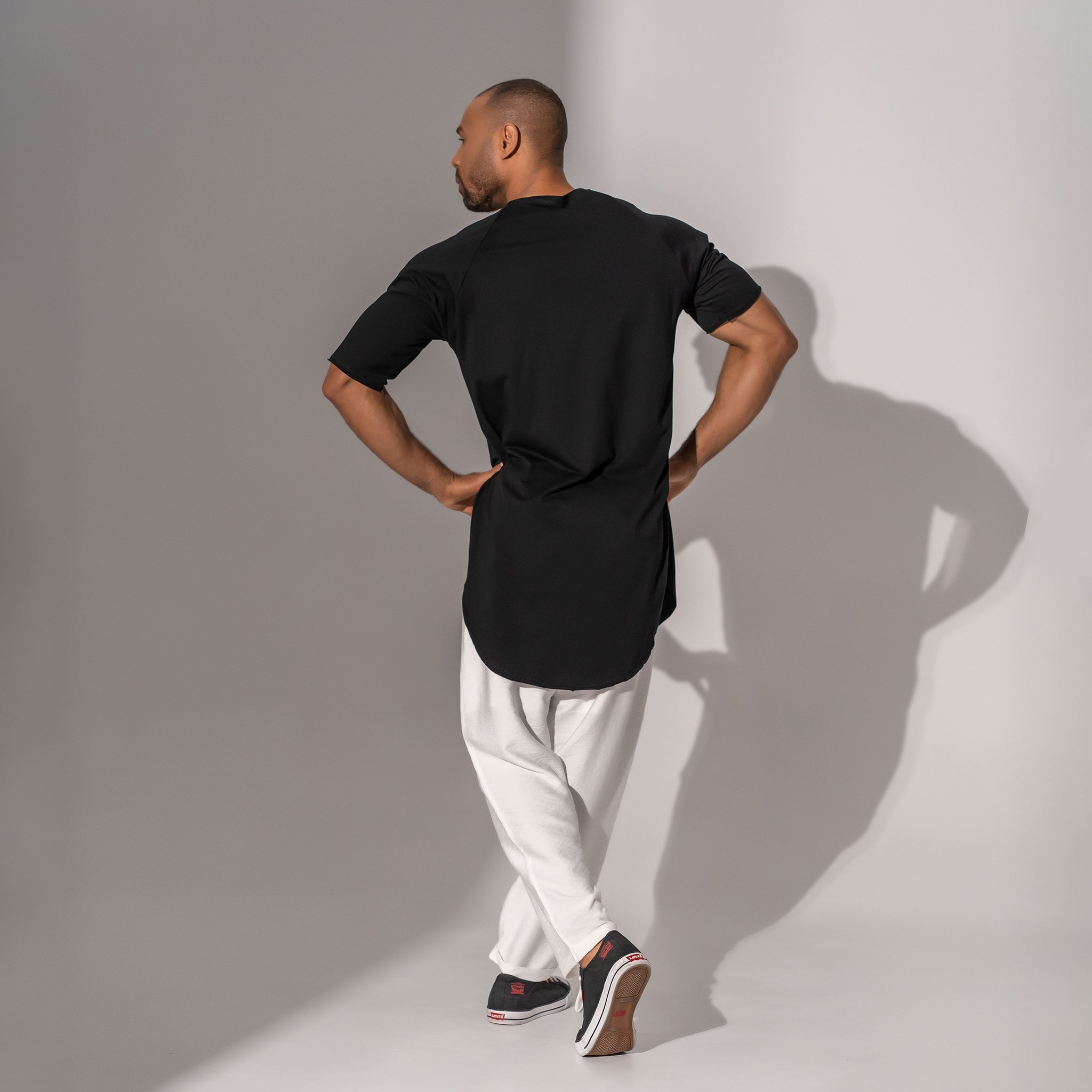 Asimetrix: Tricou long line cu maneca pana la cot din bumbac negru