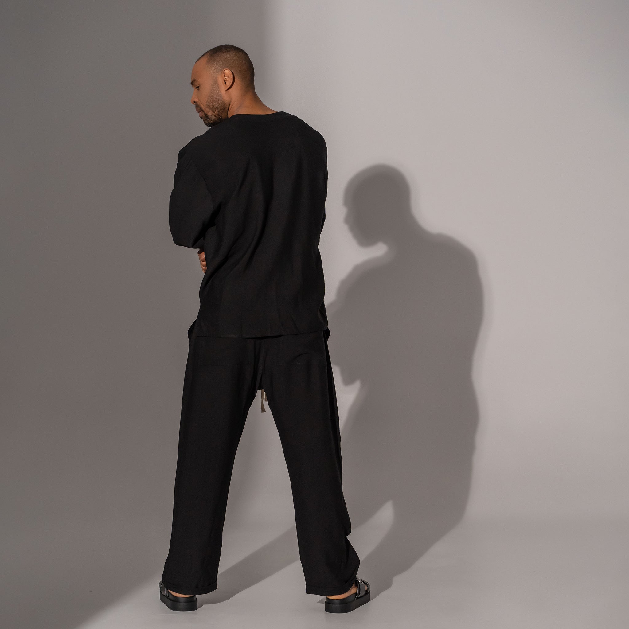 Asimetrix: Bluza long line decoltata cu anchior din in negru