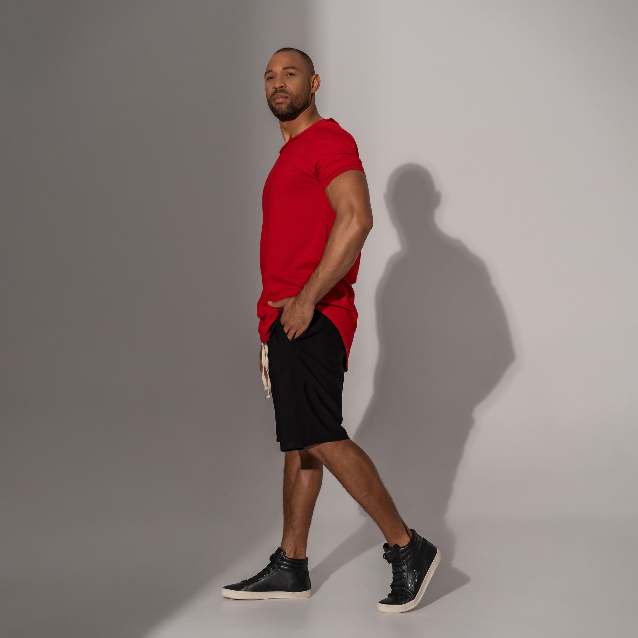 Asimetrix: Pantaloni scurti oversized cu tur lasat din in negru