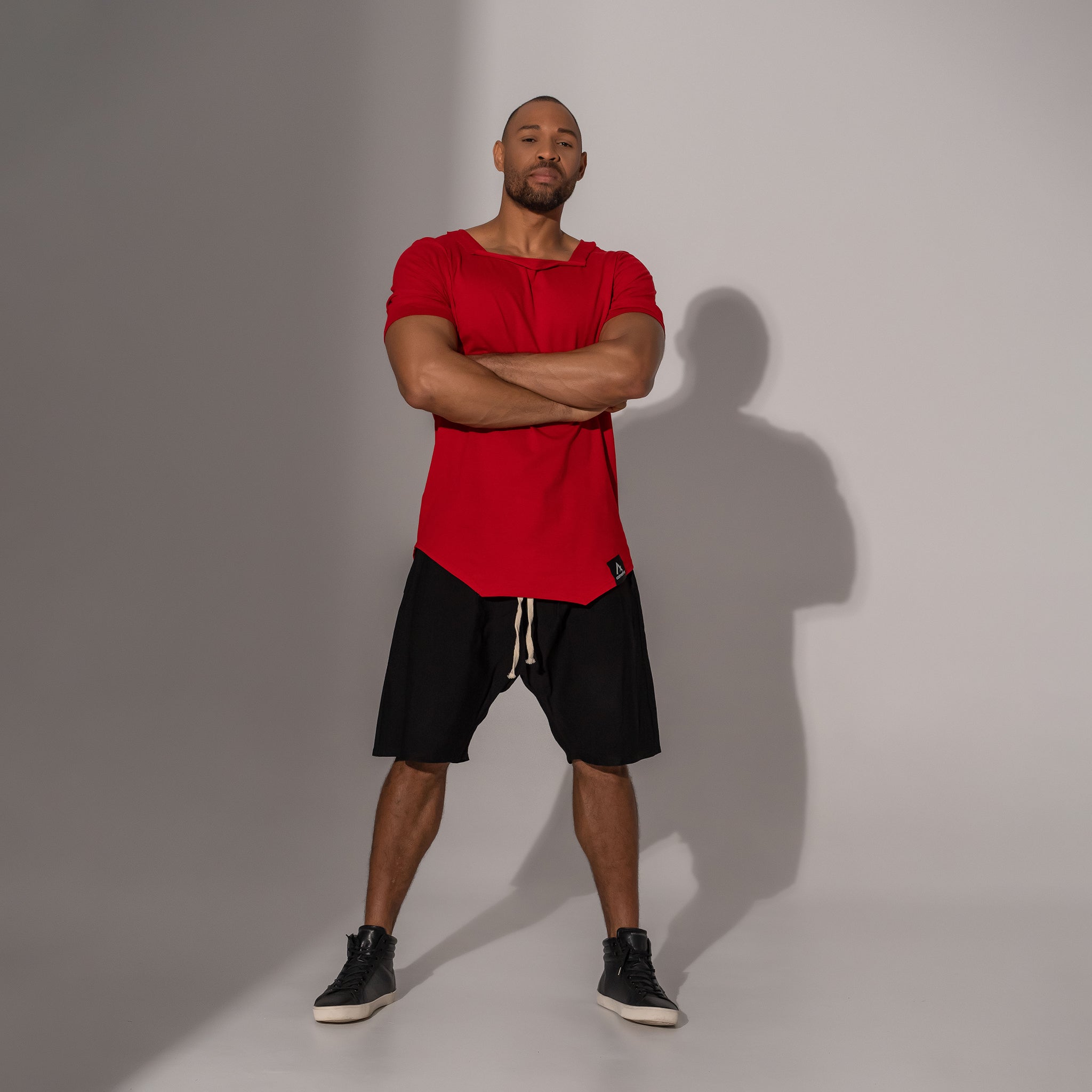 Asimetrix: Pantaloni scurti oversized cu tur lasat din in negru