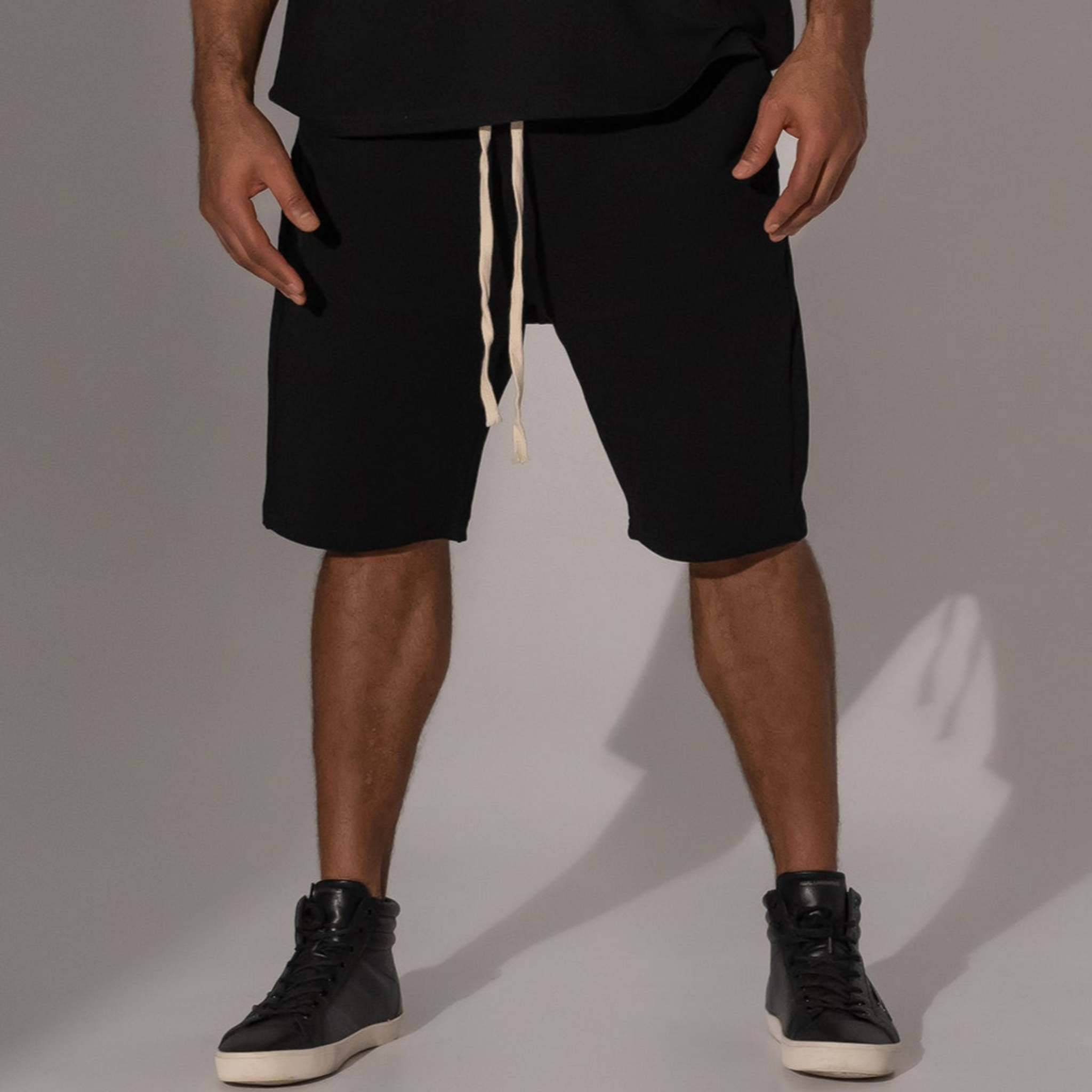 Vagabond Reflectss UFIT Asimetrix: Pantaloni negri scurti din trening cu tur lasat