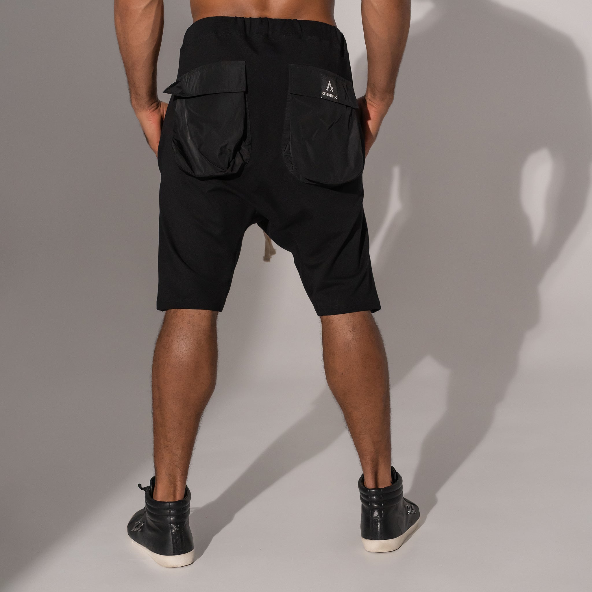 Asimetrix: Pantaloni negri scurti cu tur lasat si buzunare din fas 3D la spate