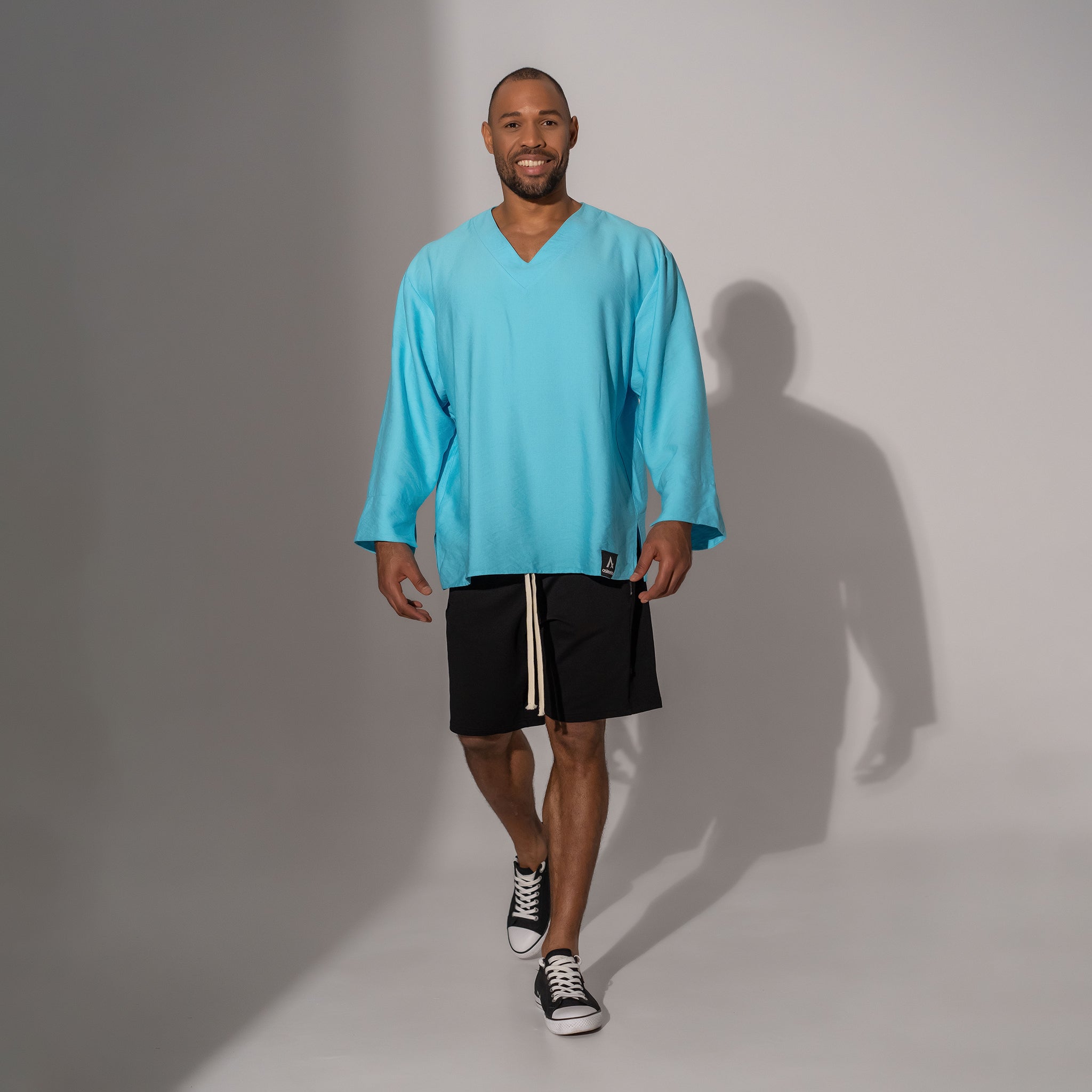 Asimetrix: Pantaloni negri scurti din trening cu buzunare cu fermoar metalic