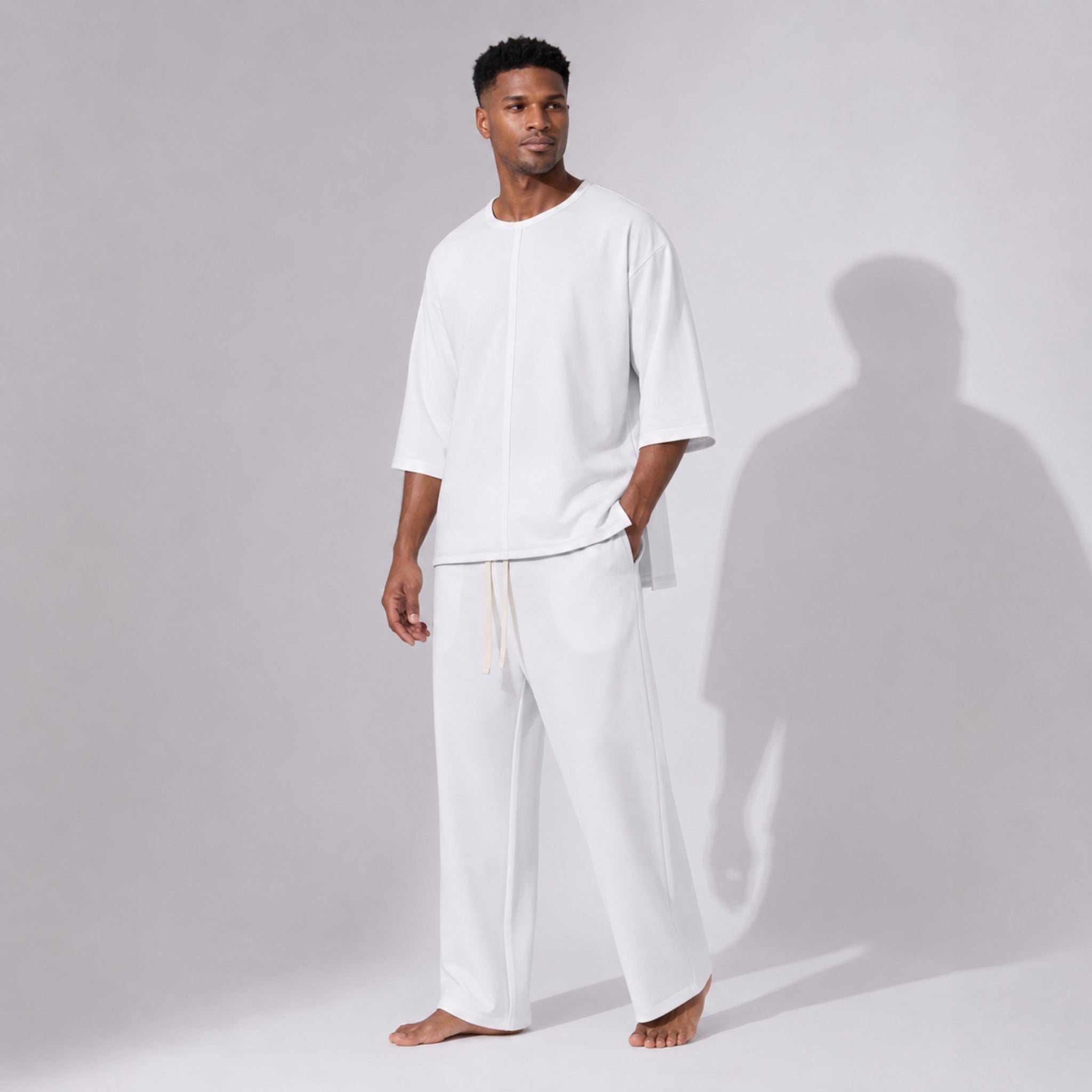 Compleu alb din bumbac cu tricou oversized cu mânecă trei sferturi și pantaloni drepți