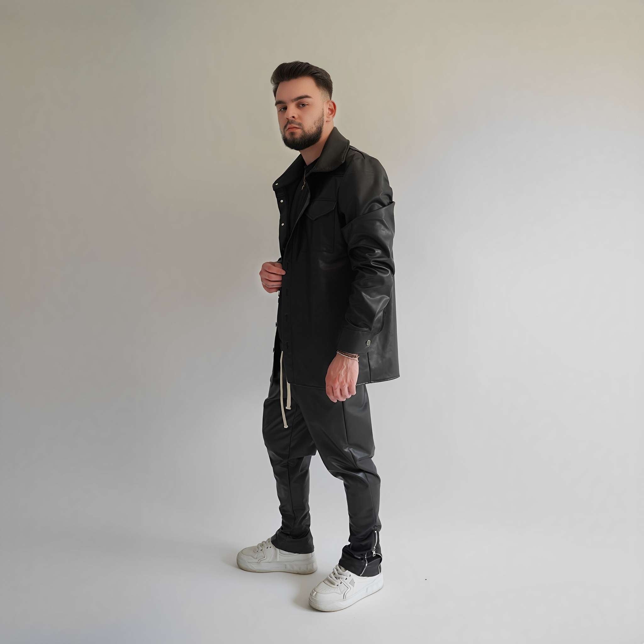 Pantaloni din piele ecologică cu tur lăsat