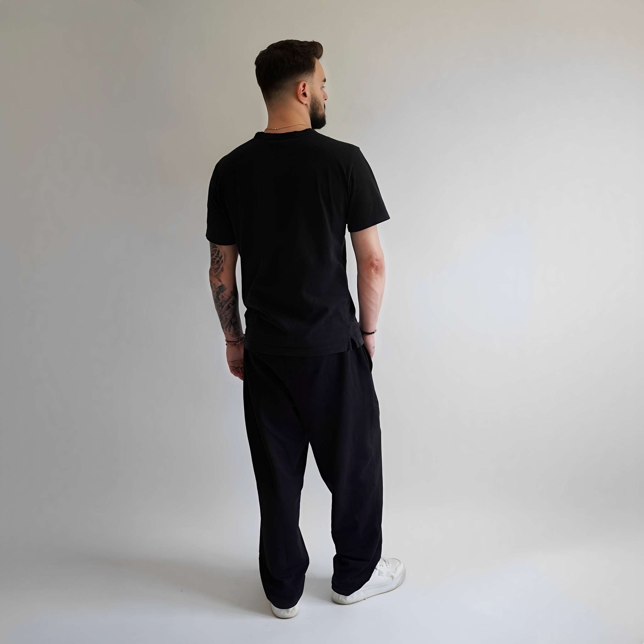 Pantaloni drepti cu tur lasat si dunga pe mijloc fata