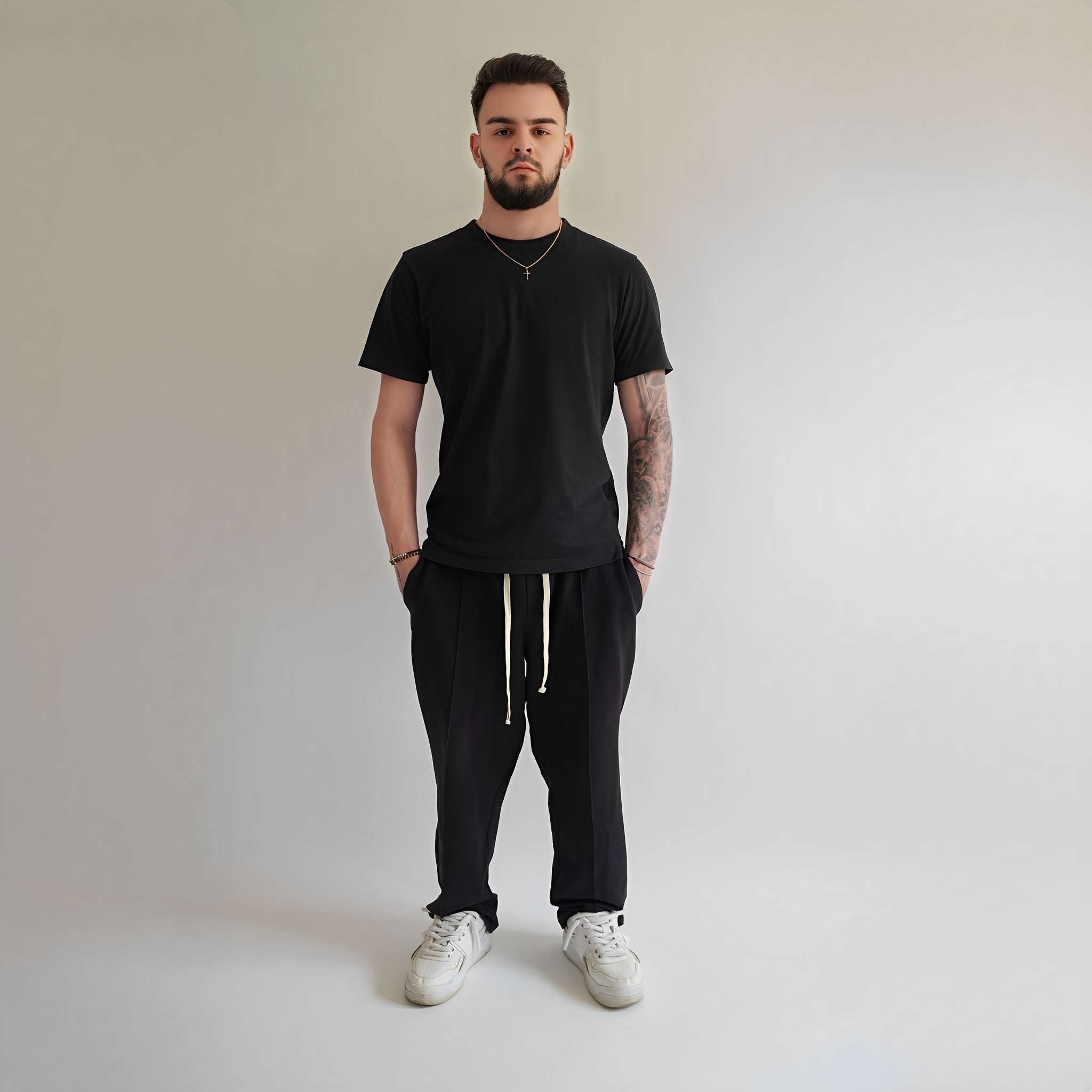 Pantaloni drepti cu tur lasat si dunga pe mijloc fata