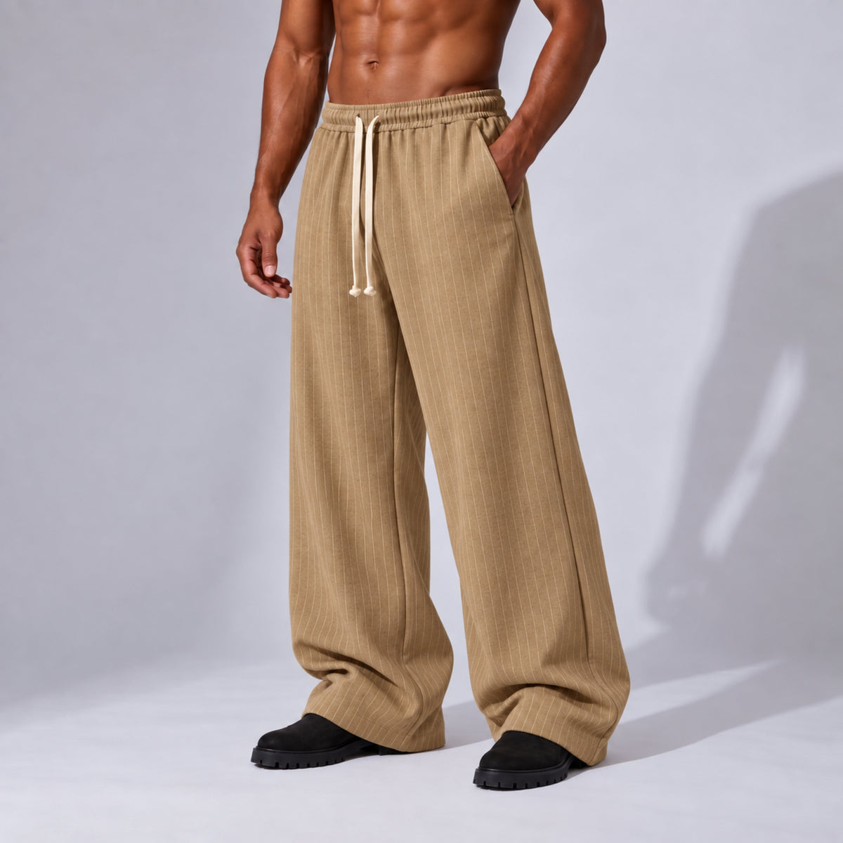 Pantaloni bărbați oversized bej cu dungi fine, croială dreaptă