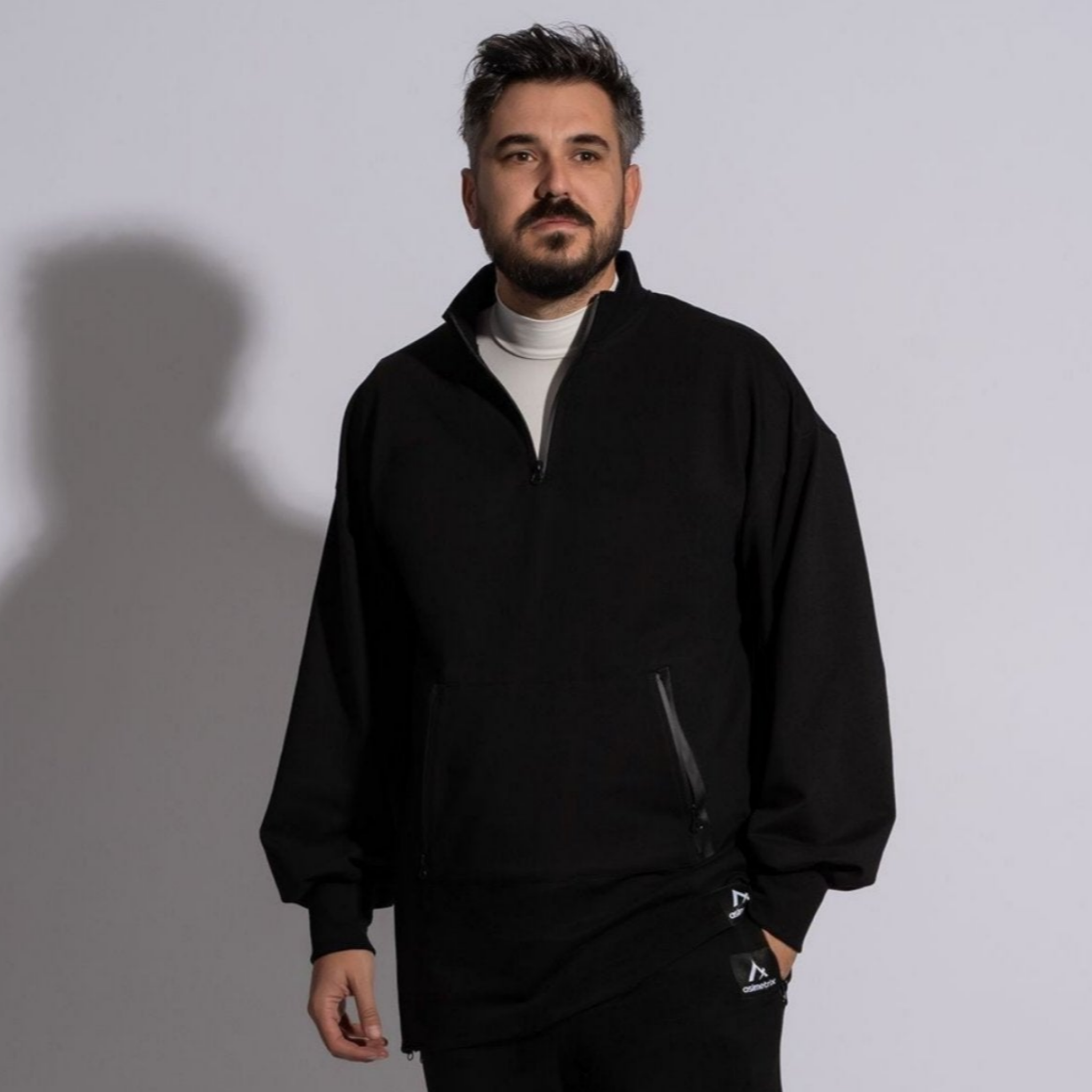 bluza barbateasca long line cu umar cazut si maneca bufanta