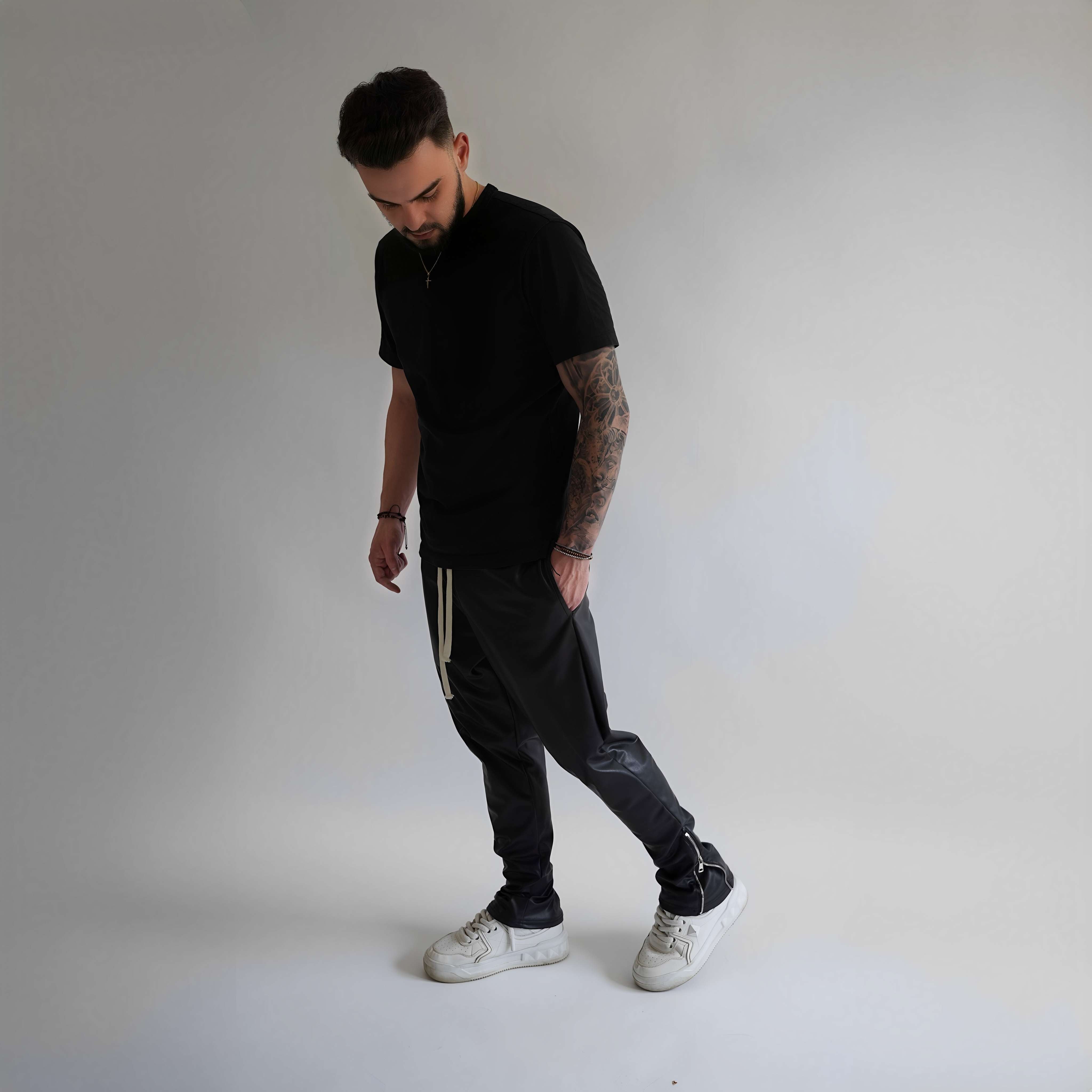 Pantaloni din piele ecologică cu tur lăsat