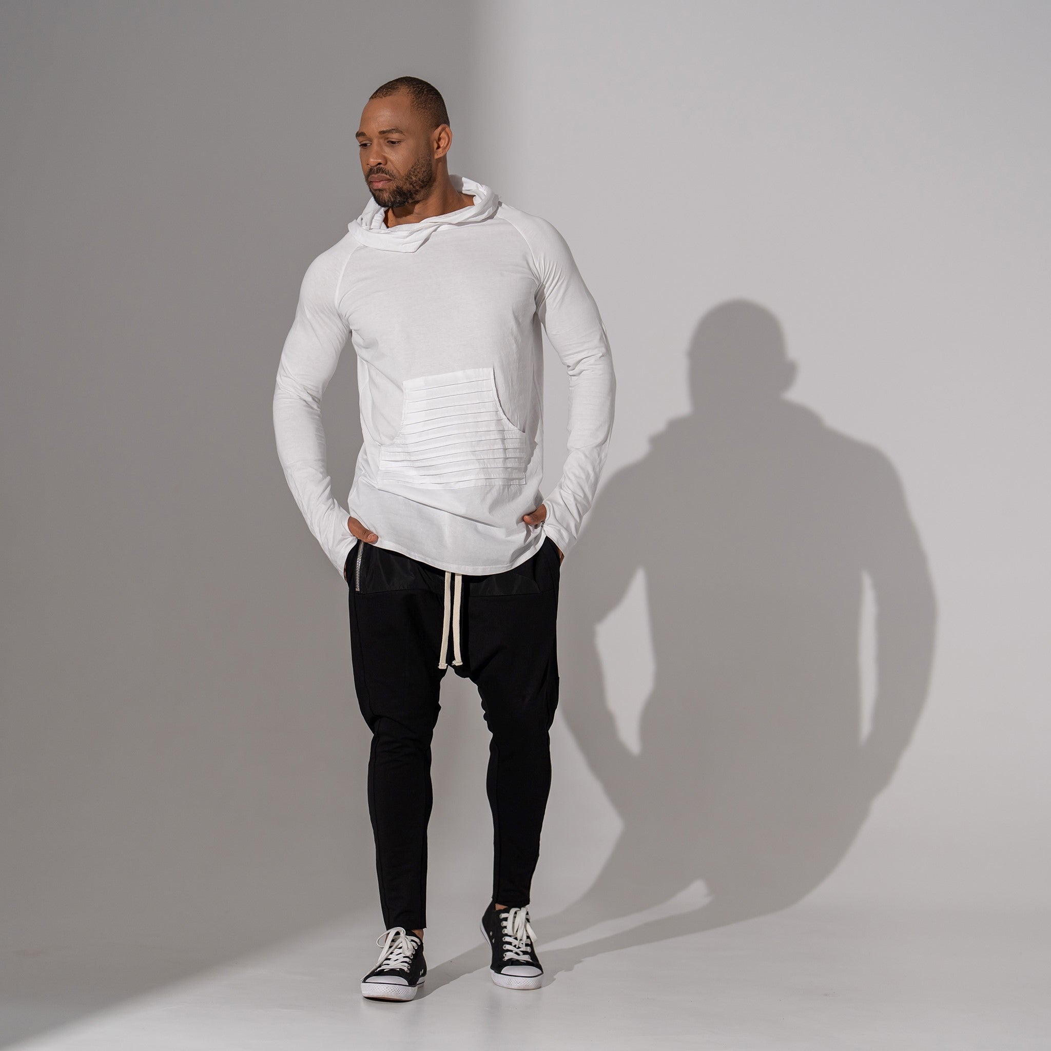 hanorac alb barbatesc cu gluga si buzunar frontal