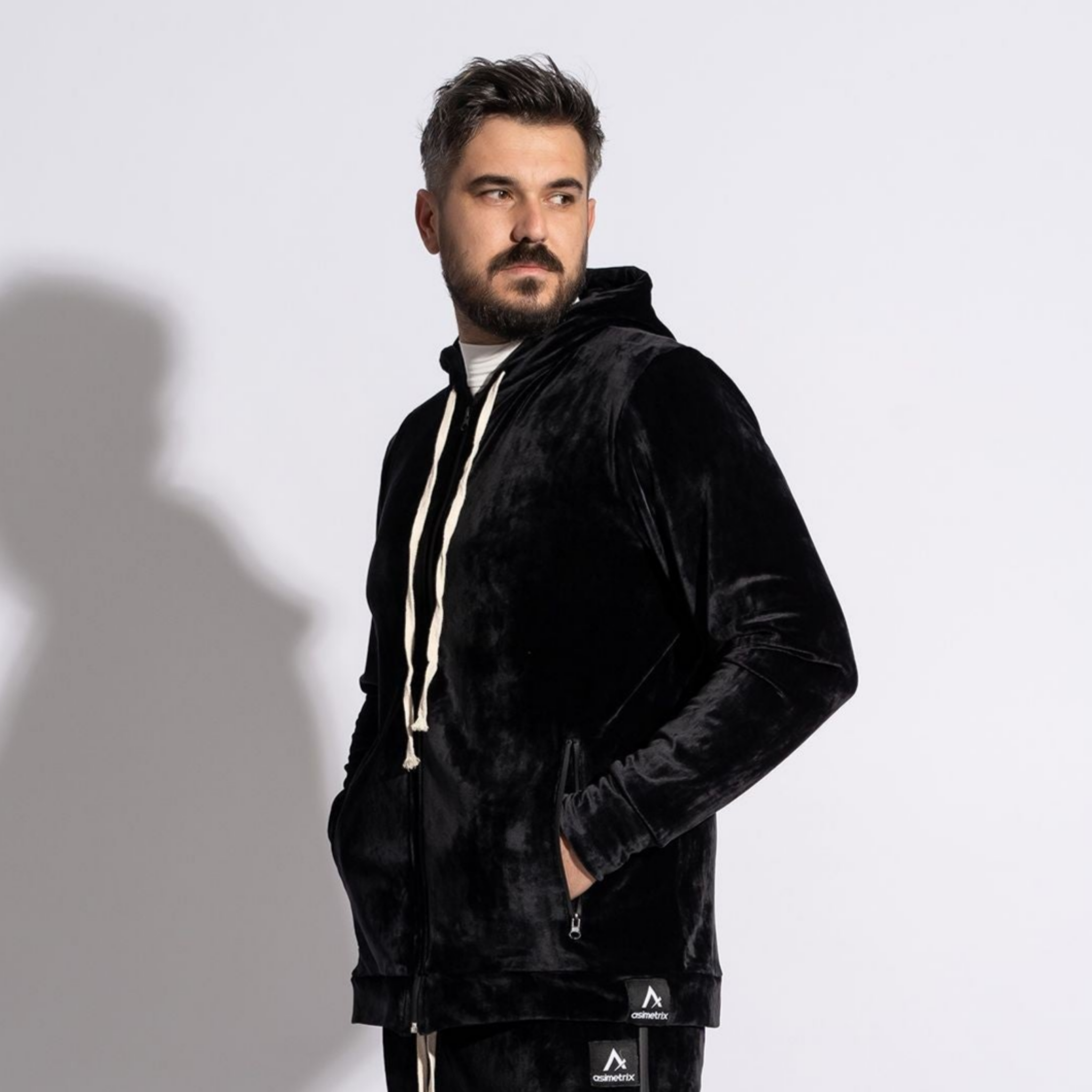 Hanorac bărbătesc long line negru din catifea premium, stil casual modern