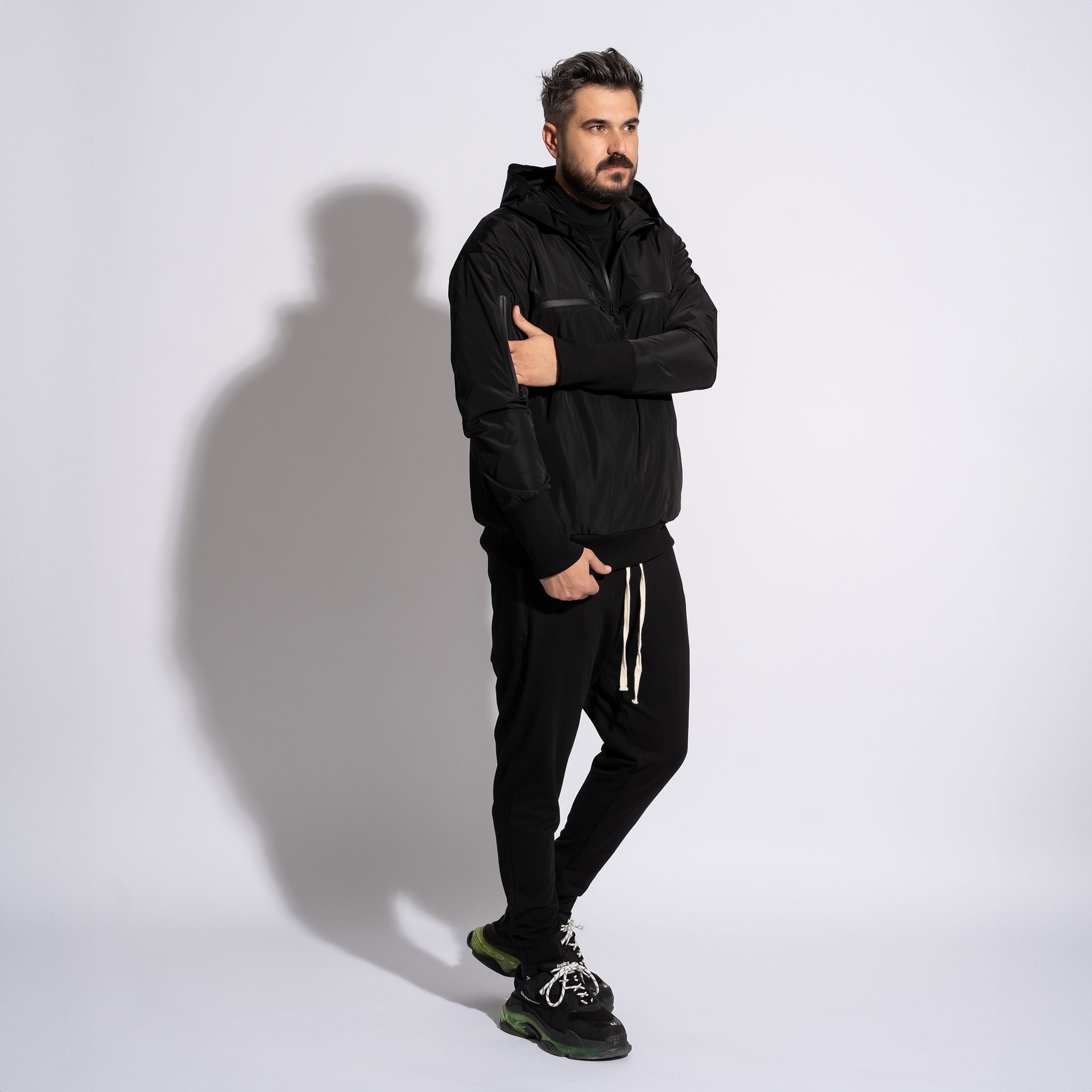 Hanorac bărbătesc negru impermeabil, ideal pentru vreme ploioasă și activități în aer liber