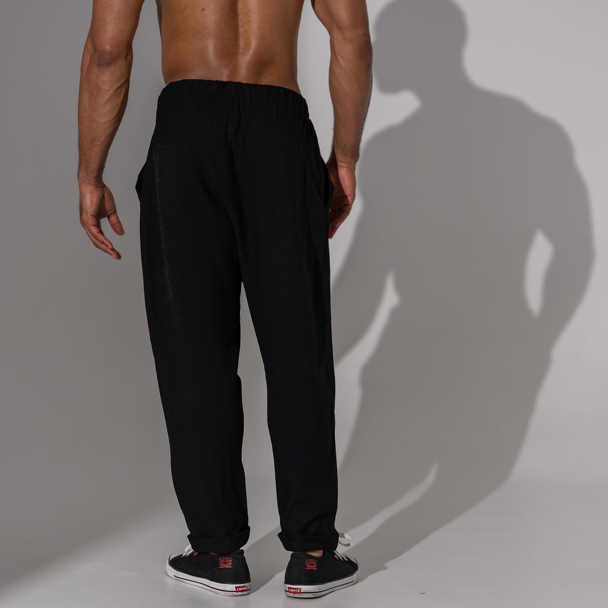 pantaloni barbatesti negri lungi din in cu tur lasat