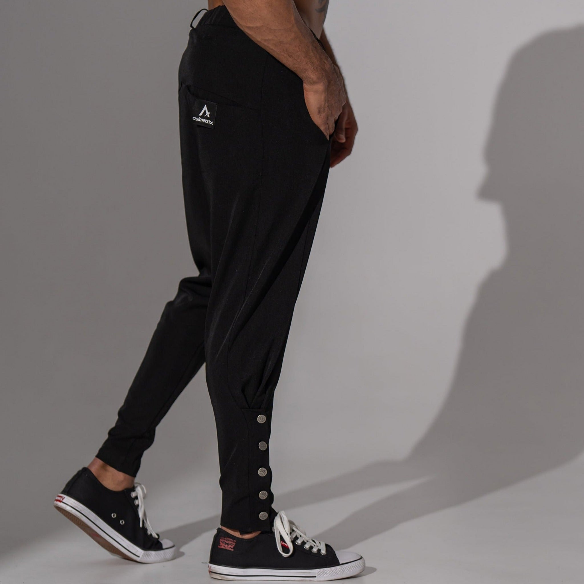 pantaloni casual barbatesti negri cu nasturi metalici pe gamba