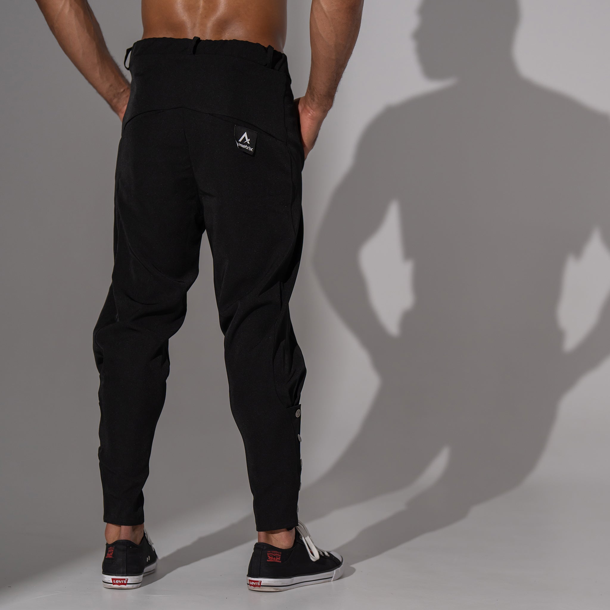 pantaloni casual barbatesti negri cu nasturi metalici pe gamba