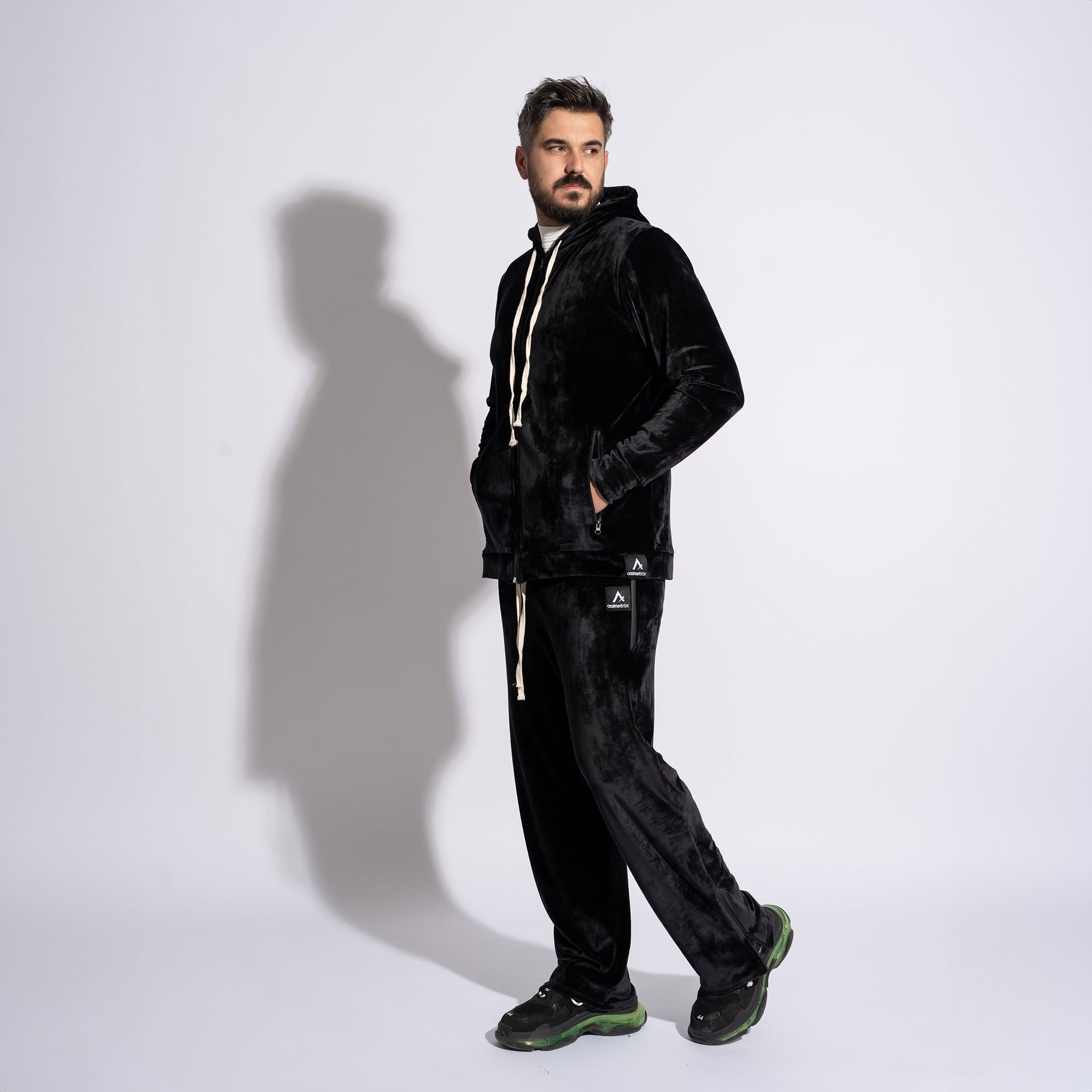 Pantaloni bărbătești drepți din catifea neagră cu fermoare laterale, stil modern premium