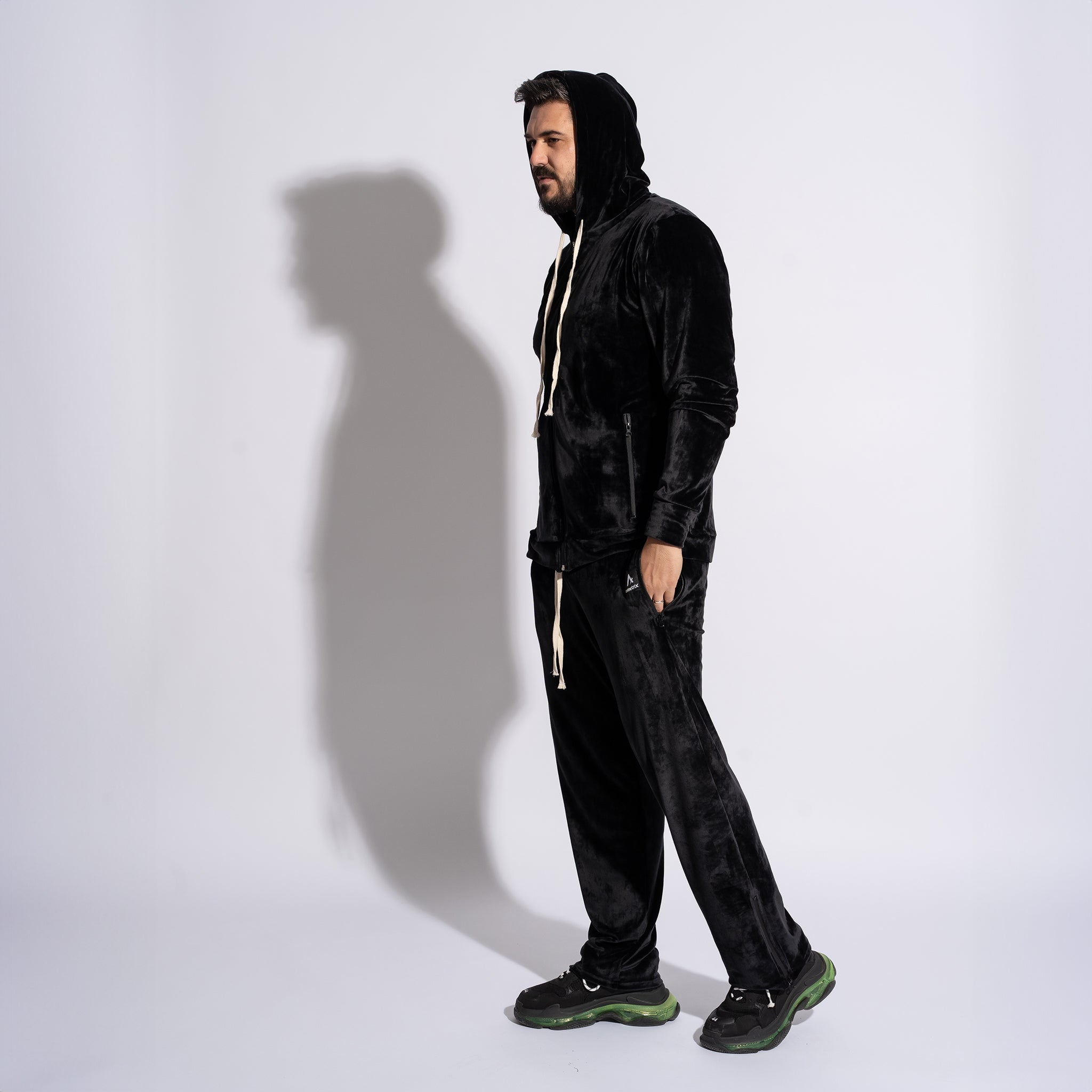 Pantaloni bărbătești drepți din catifea neagră cu fermoare laterale, stil modern premium