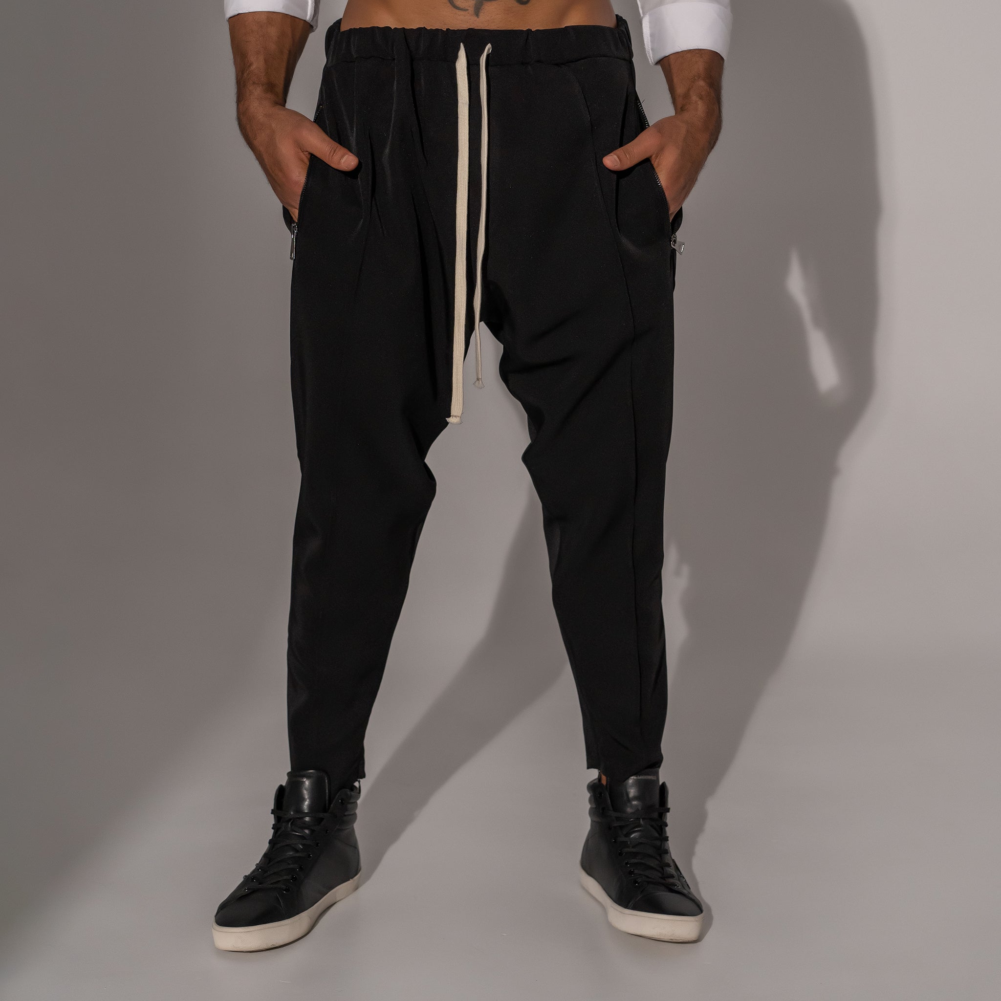 pantaloni eleganti barbatesti cu tur si buzunare cu fermoare metalice