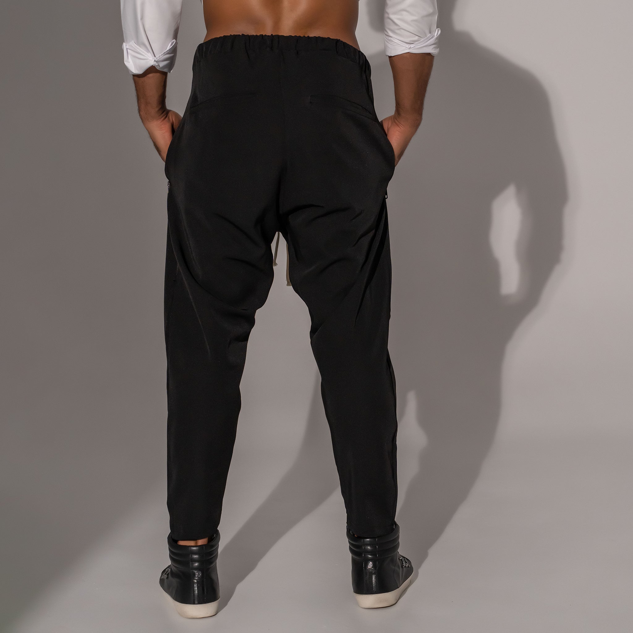 pantaloni eleganti barbatesti cu tur si buzunare cu fermoare metalice