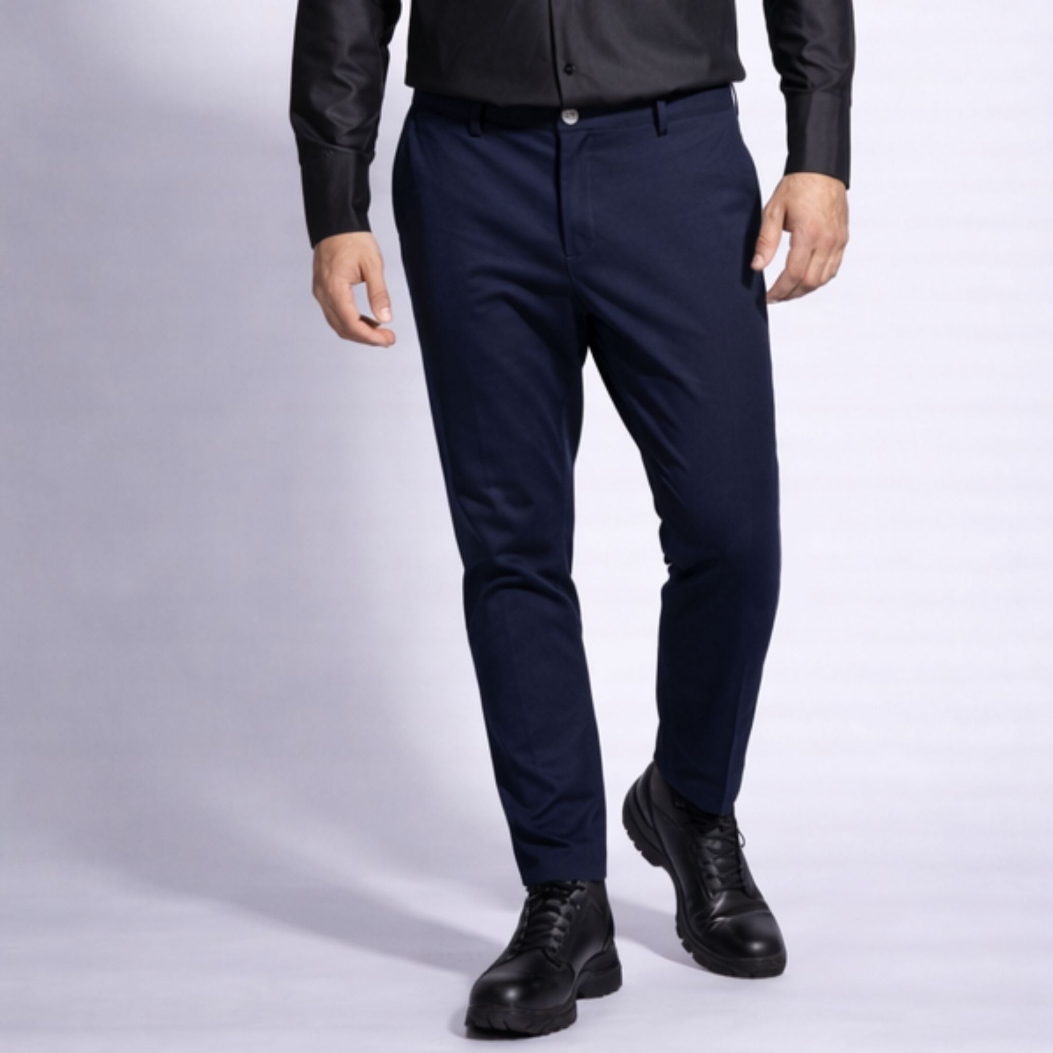Pantaloni bărbătești bleumarin conici – Stil modern și croială slim