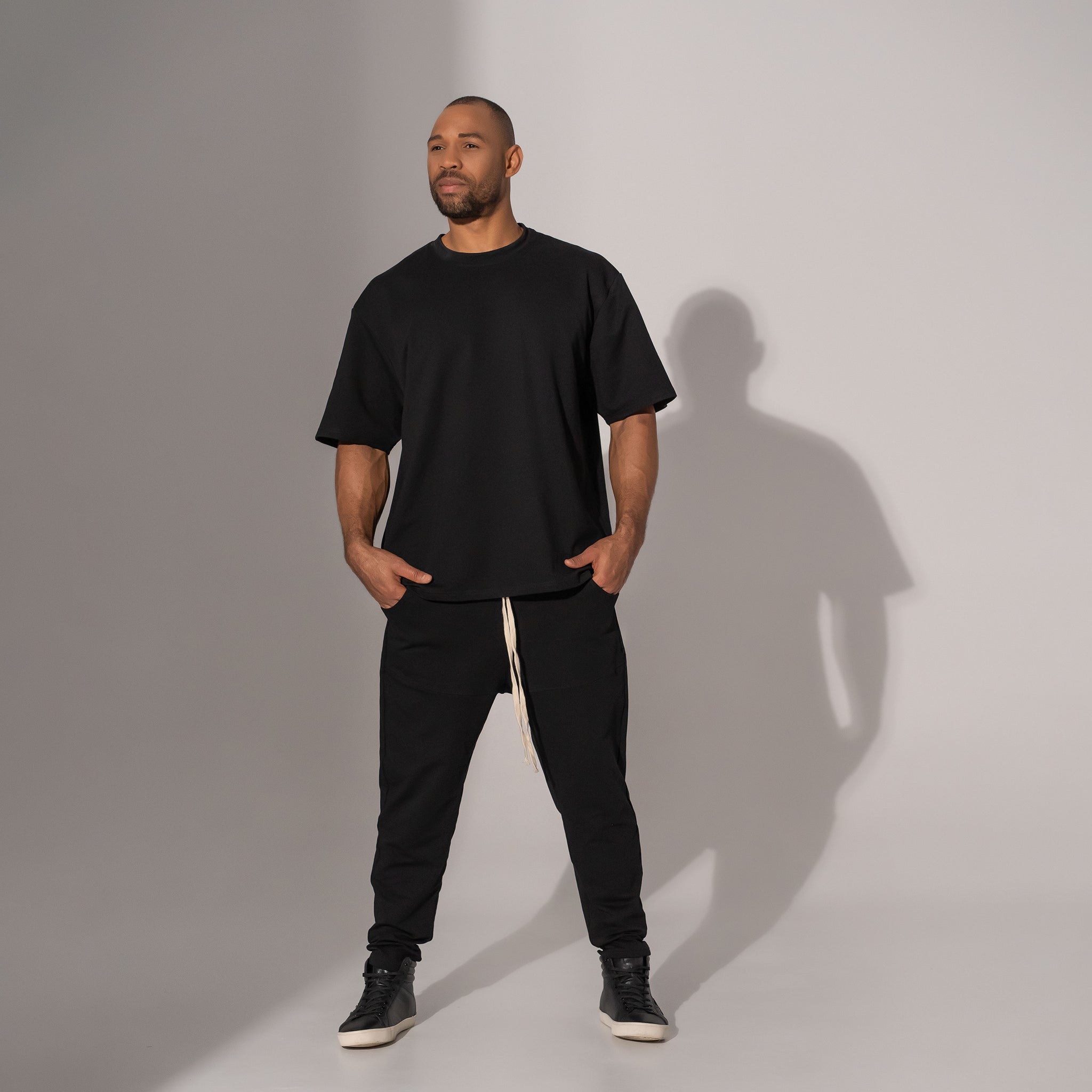 tricou oversized barbatesc din bumbac negru cu umar cazut