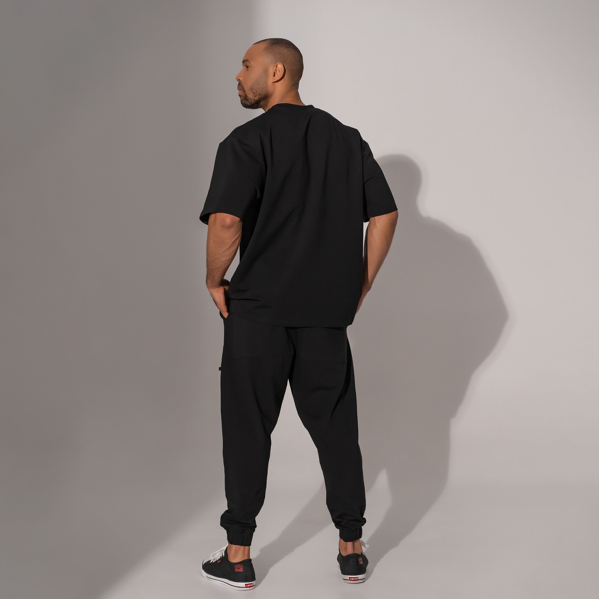 tricou oversized barbatesc din bumbac negru cu umar cazut