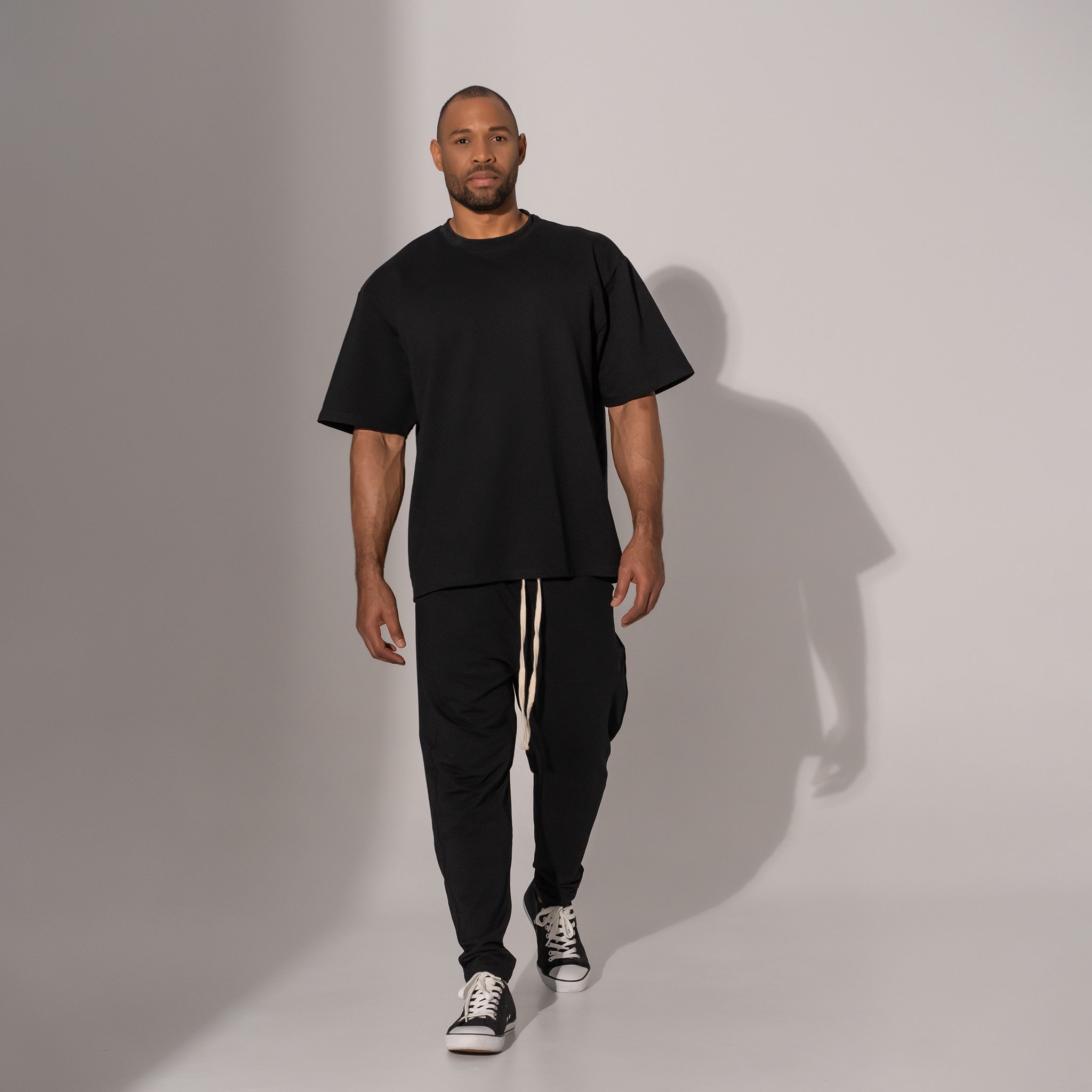 tricou oversized barbatesc din bumbac negru cu umar cazut