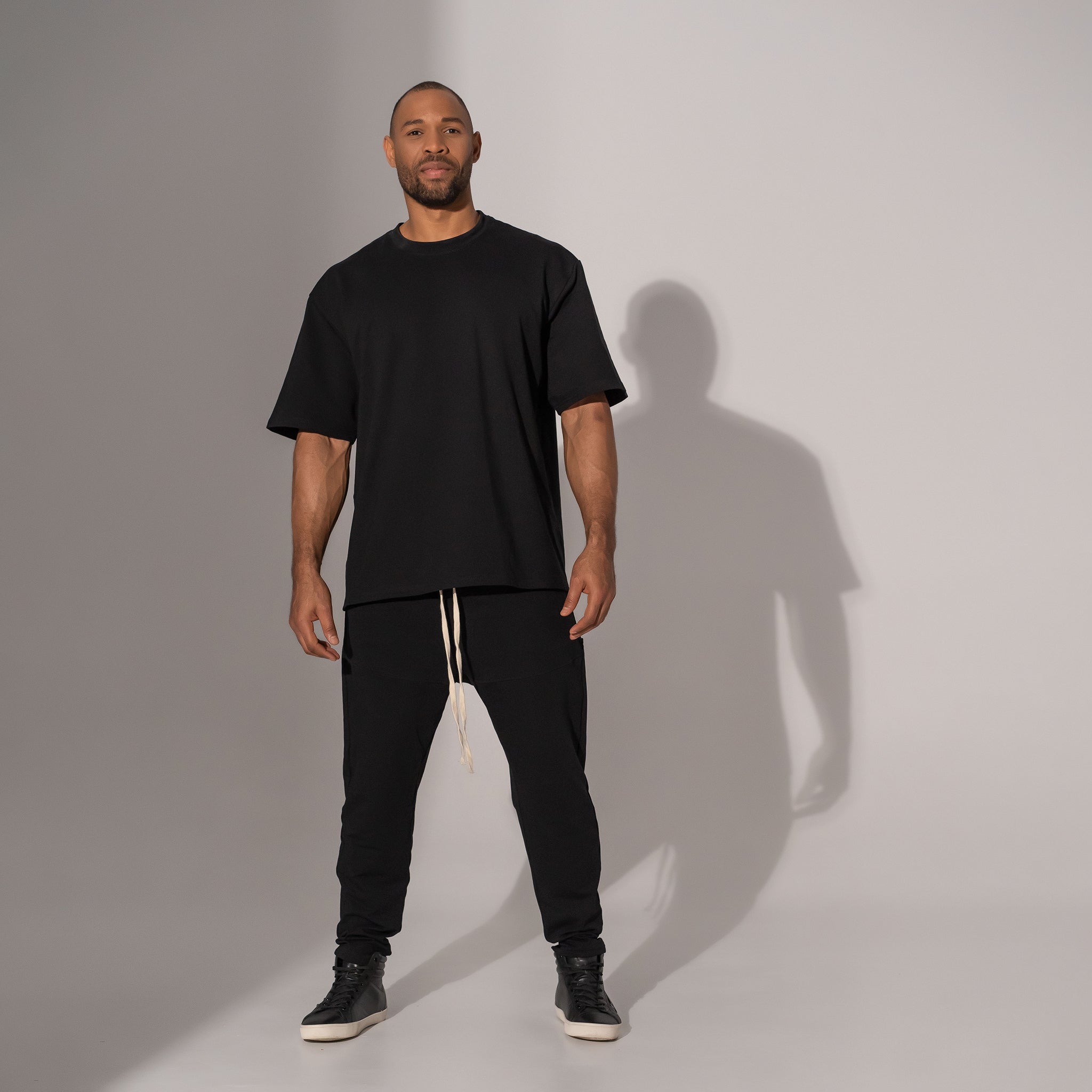 tricou oversized barbatesc din bumbac negru cu umar cazut