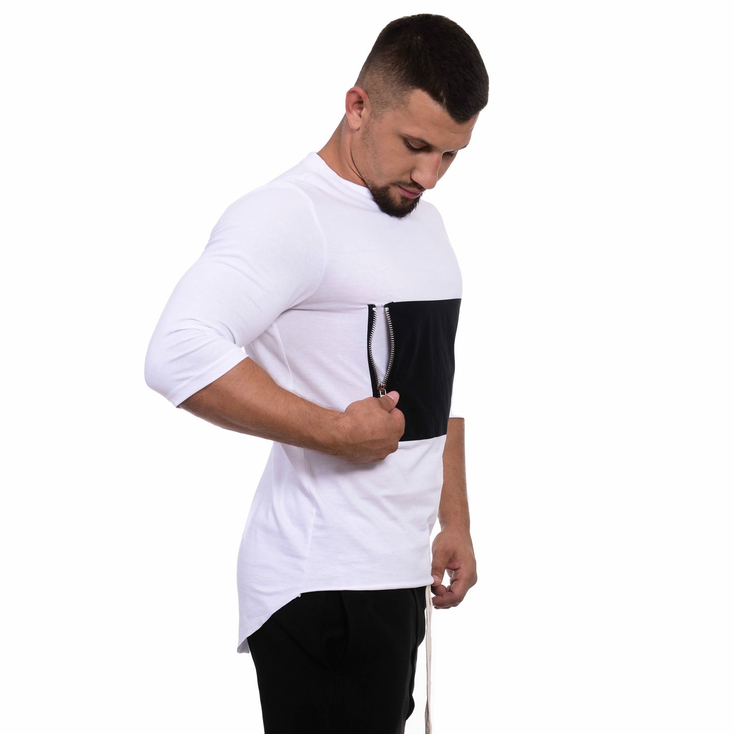 Tricou alb cu maneca pana la cot si buzunar negru cu fermoar TA09