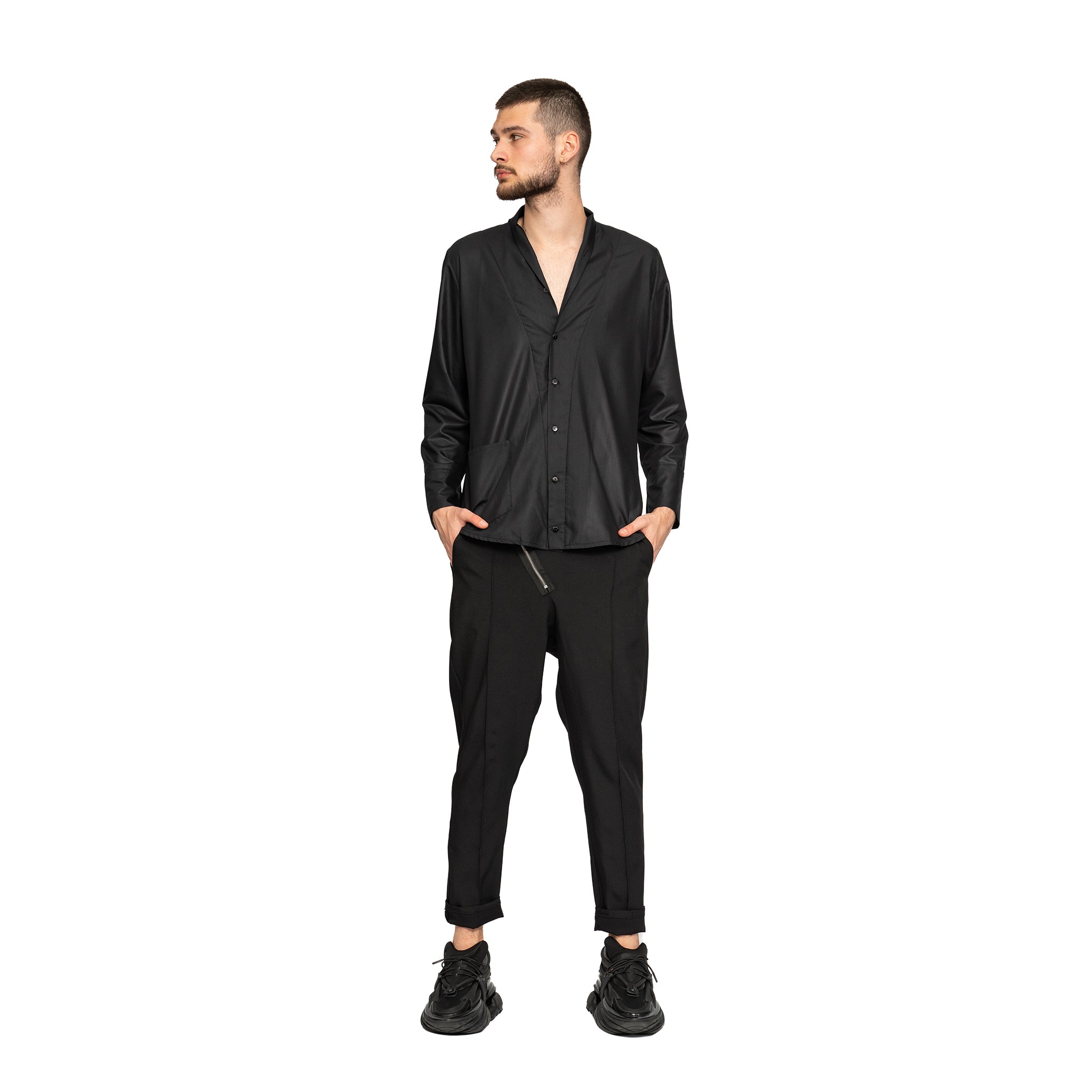 vagabond reflectss camasa neagra cu revere si manseta deschisa