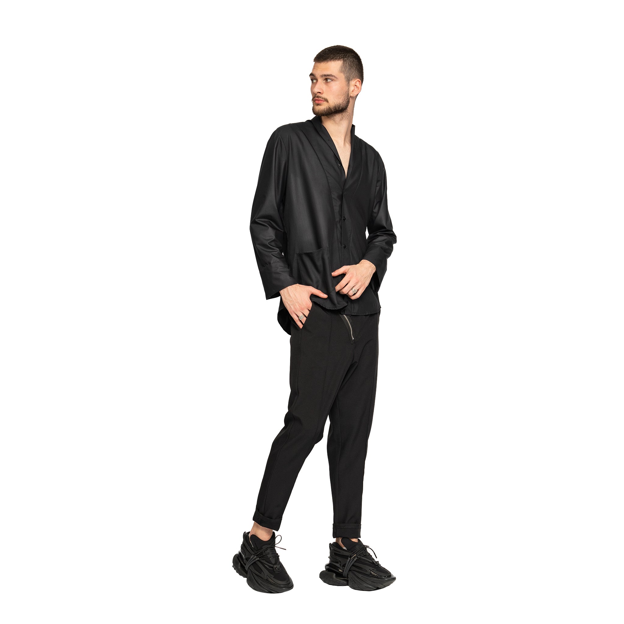 vagabond reflectss camasa neagra cu revere si manseta deschisa