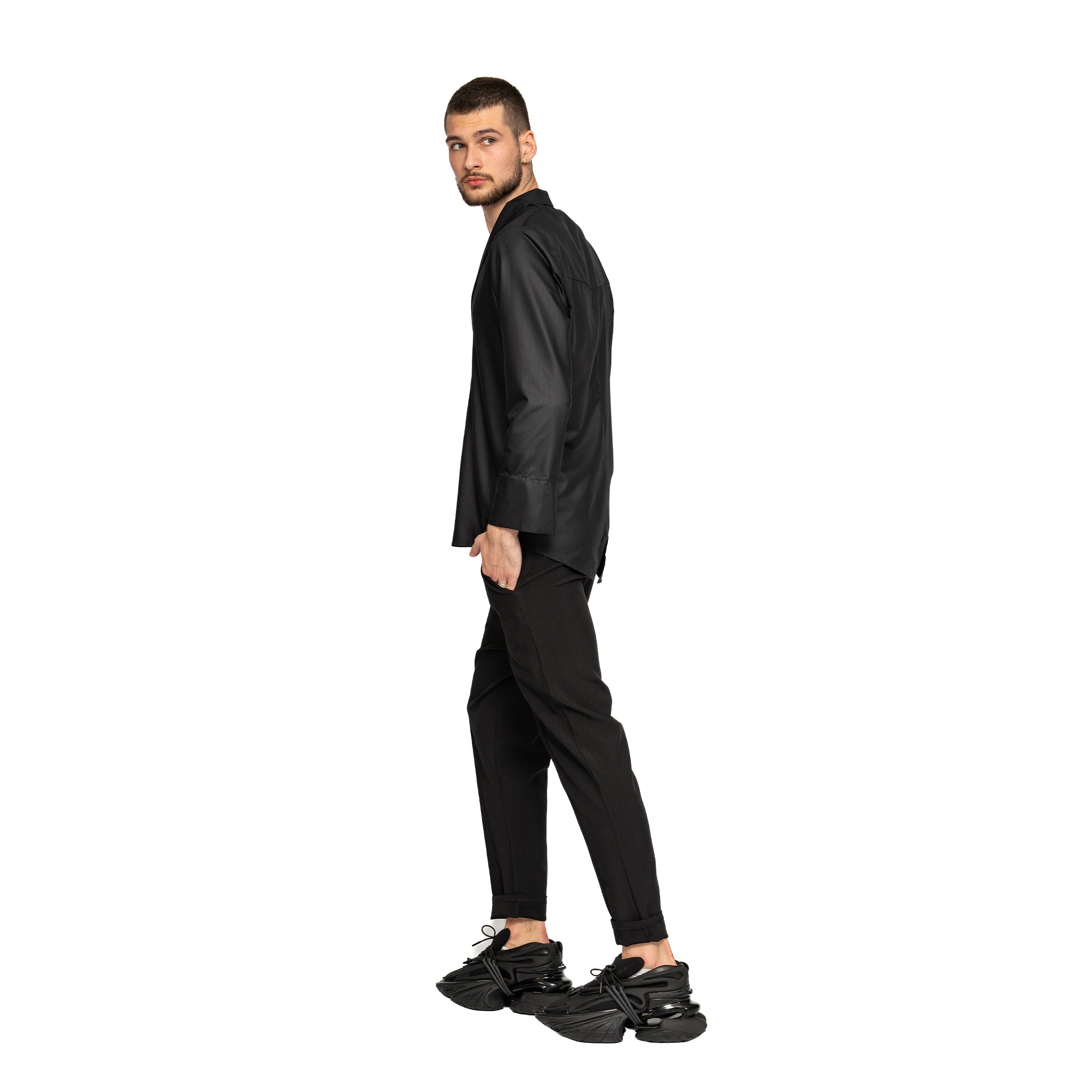 vagabond reflectss camasa neagra cu revere si manseta deschisa