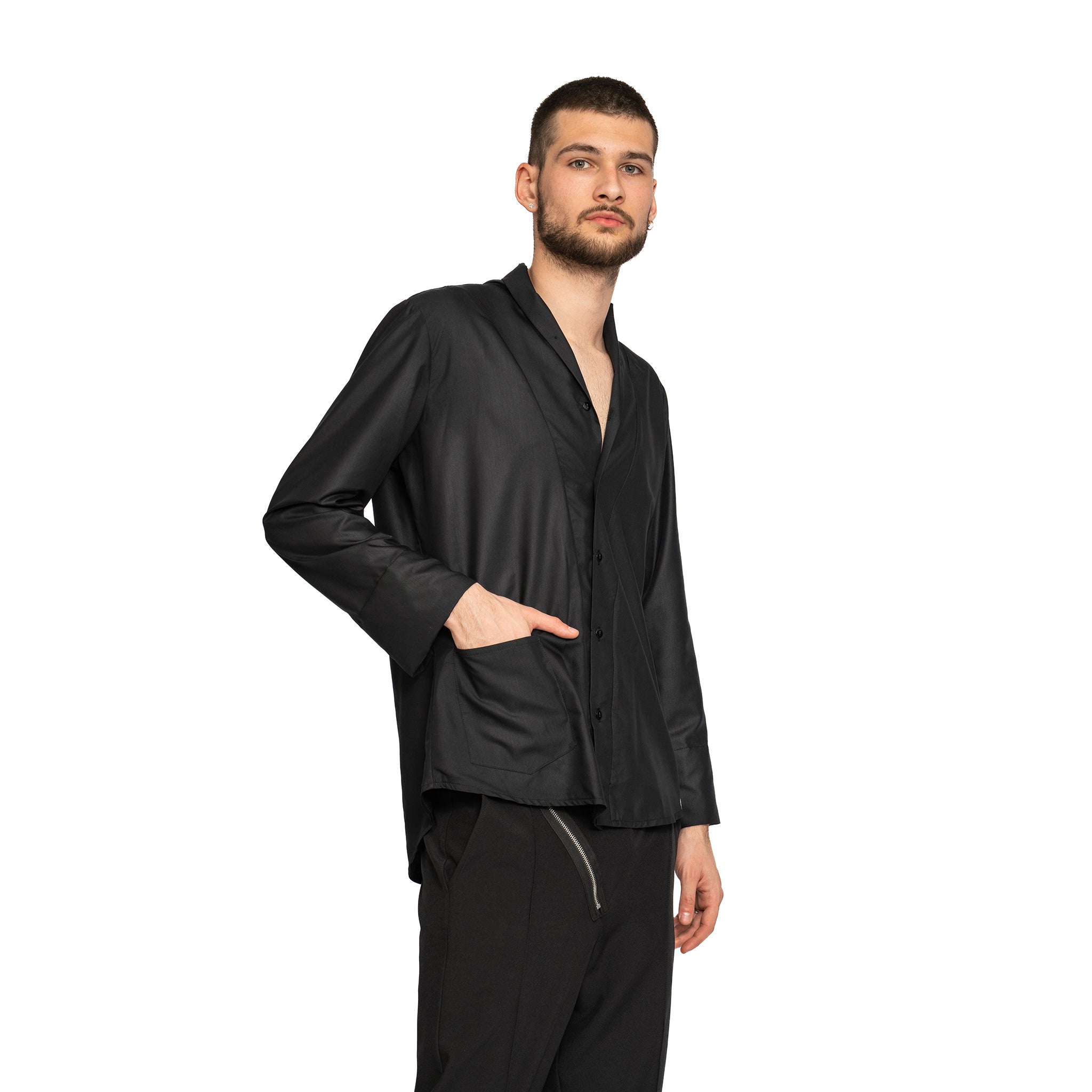 vagabond reflectss camasa neagra cu revere si manseta deschisa