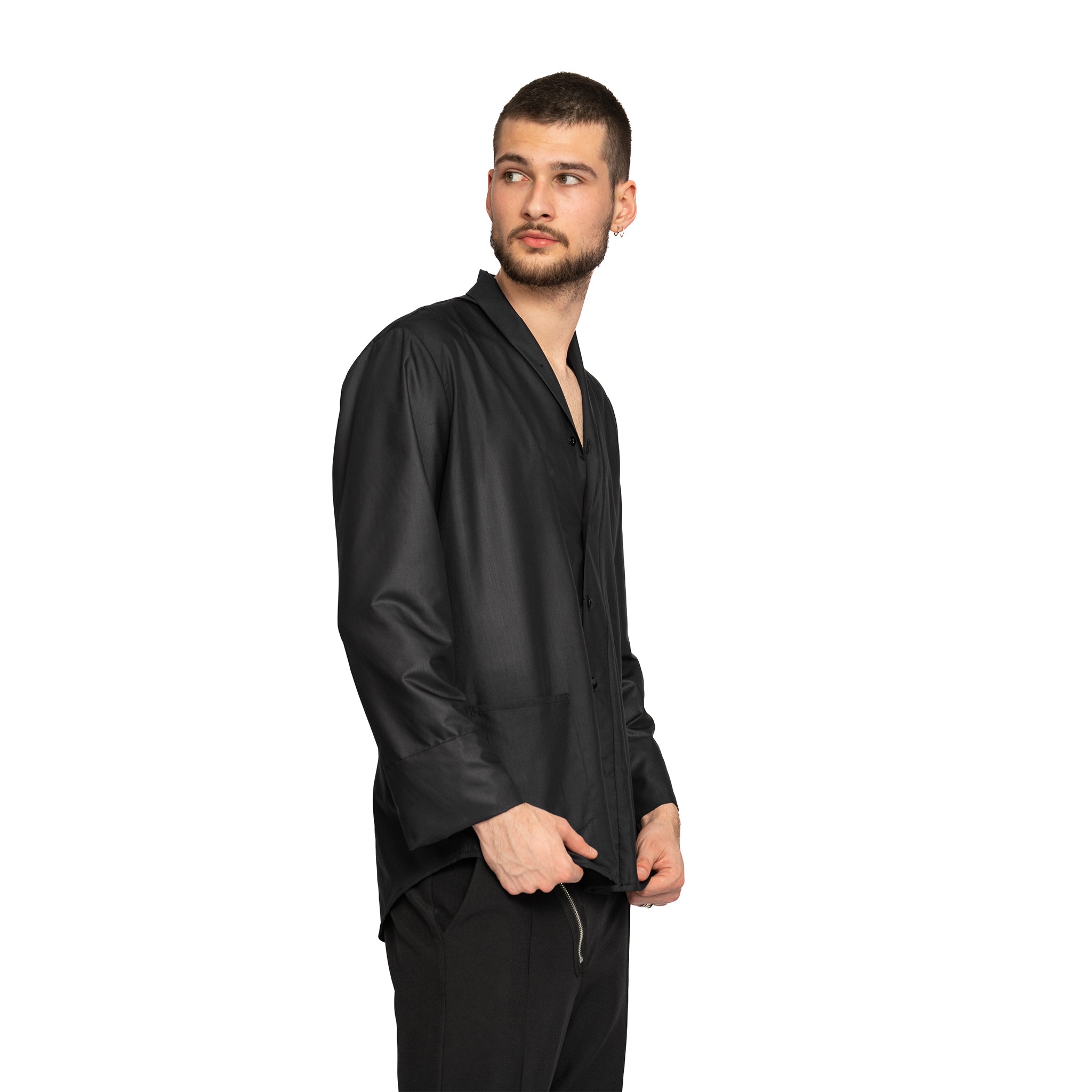 vagabond reflectss camasa neagra cu revere si manseta deschisa
