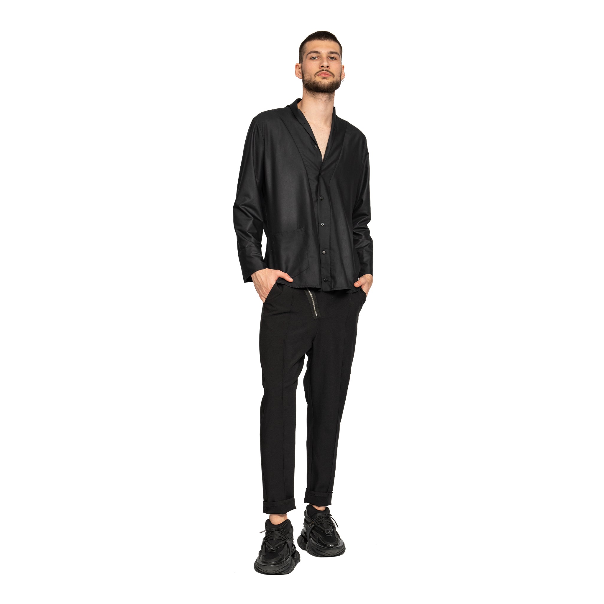 vagabond reflectss camasa neagra cu revere si manseta deschisa