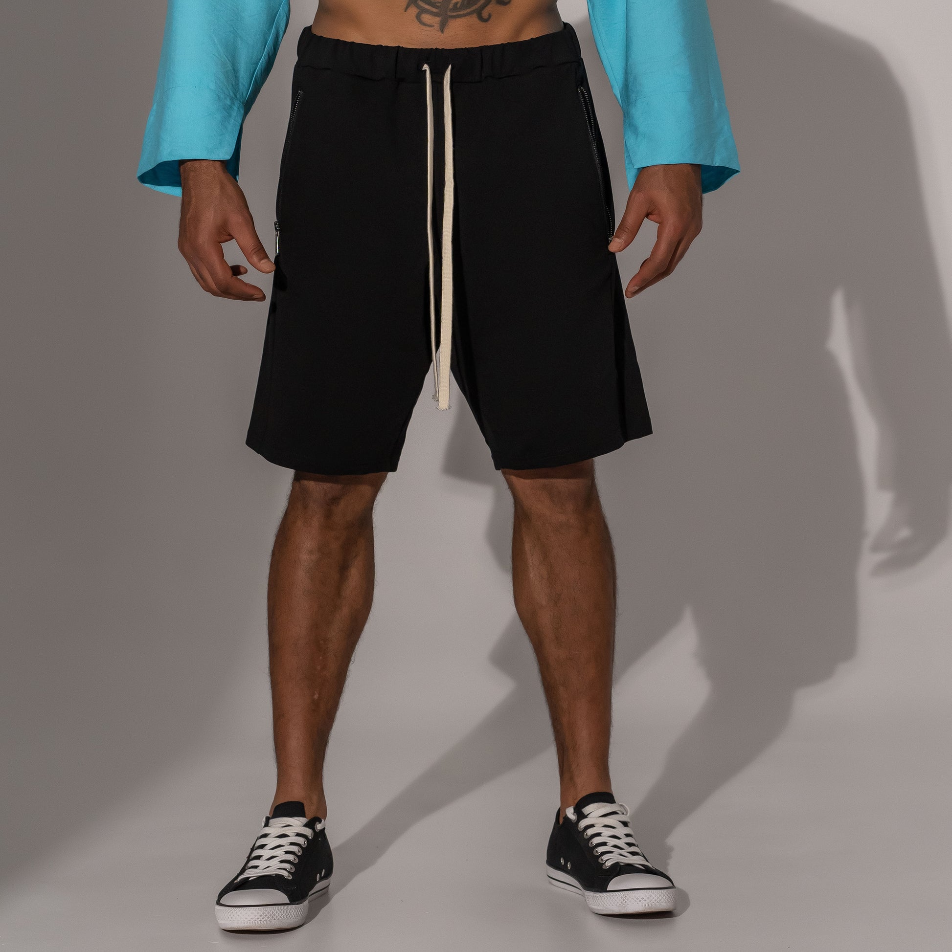 Vagabond Reflectss UFIT Asimetrix: Pantaloni negri scurti din trening cu buzunare cu fermoar metalic