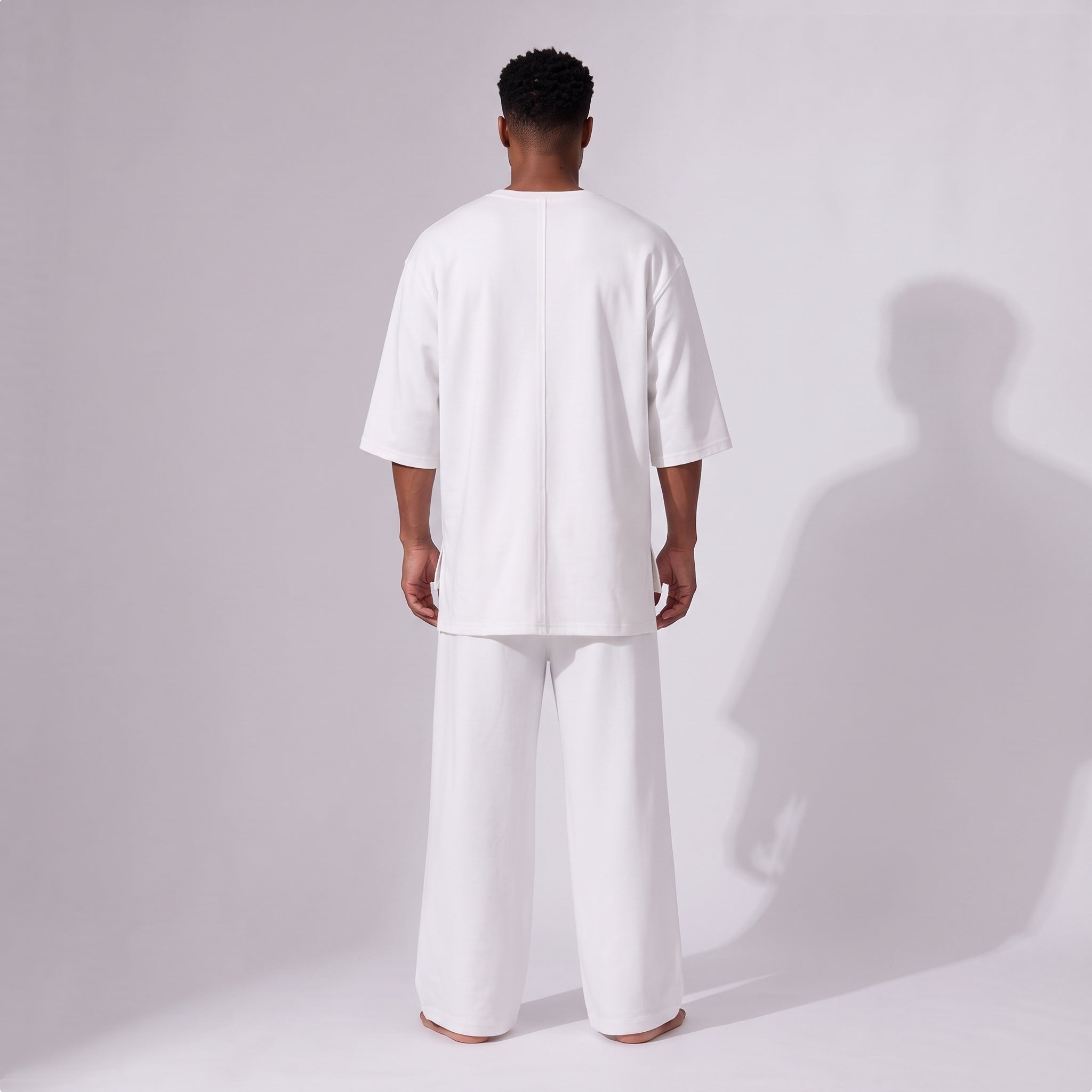 Compleu alb din bumbac cu tricou oversized cu mânecă trei sferturi și pantaloni drepți