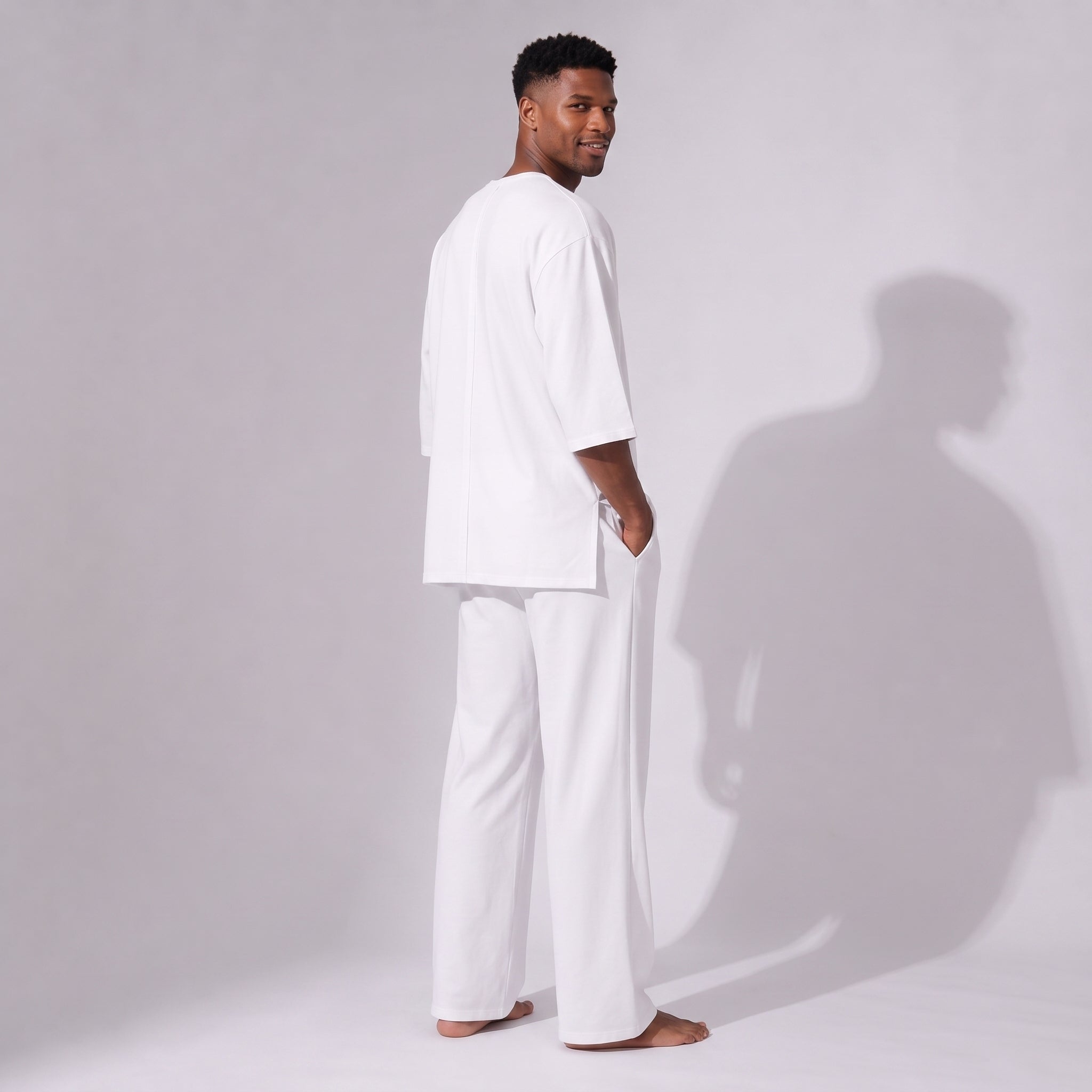 Compleu alb din bumbac cu tricou oversized cu mânecă trei sferturi și pantaloni drepți