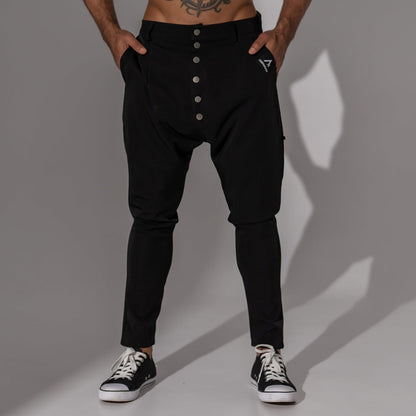 Pantaloni casual barbatesti negri cu tur lasat si nasturi metalici pe slit