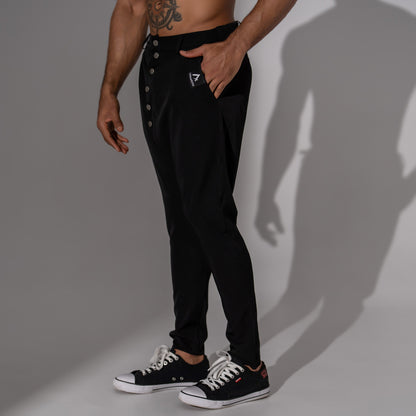 Pantaloni casual barbatesti negri cu tur lasat si nasturi metalici pe slit