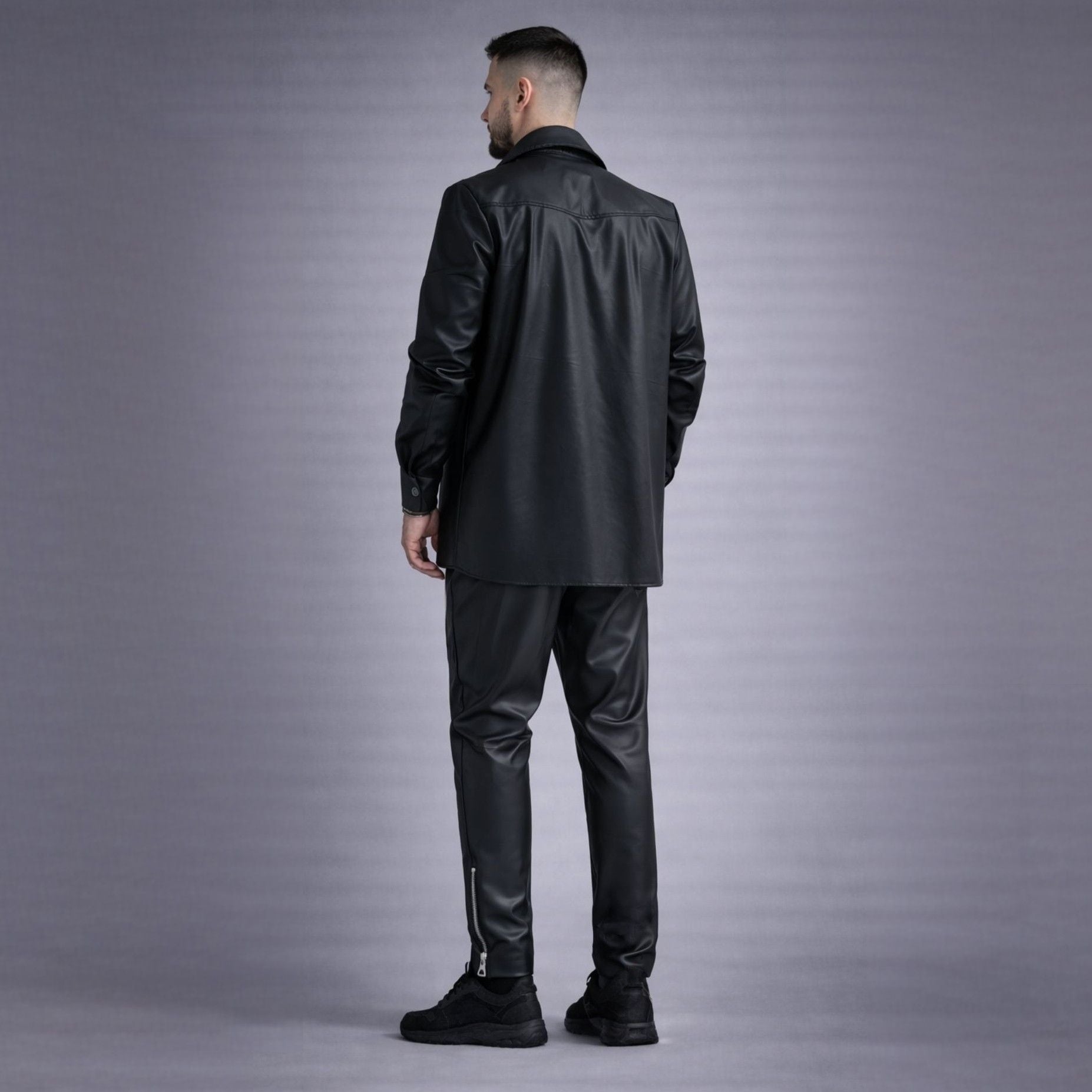 Design spate cu buzunare minimaliste si cusaturi intarite pantaloni piele Asimetrix