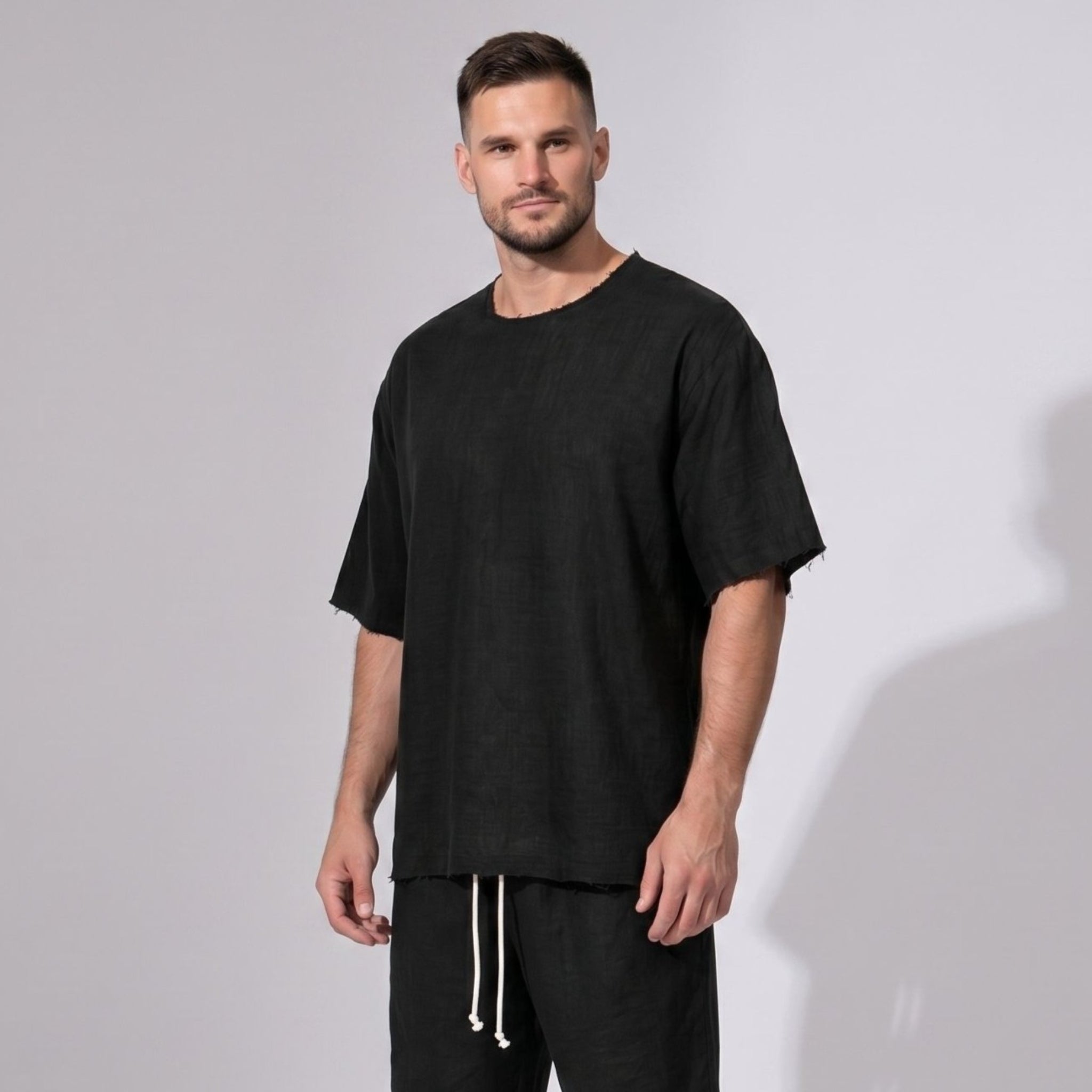 Bluză oversized bărbați din in negru, cu tiv raw – design fashion de vară