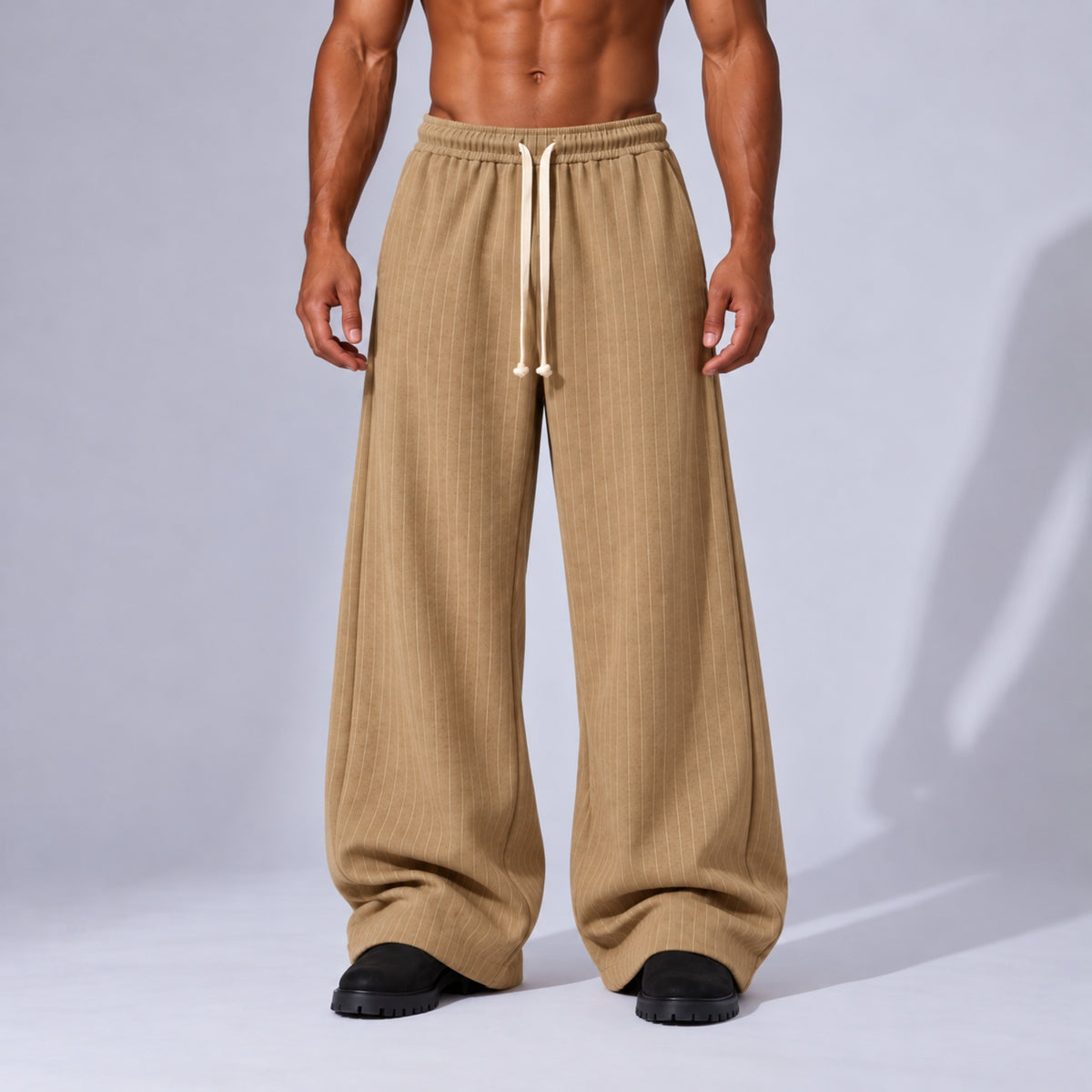 Pantaloni bărbați oversized bej cu dungi fine, croială dreaptă