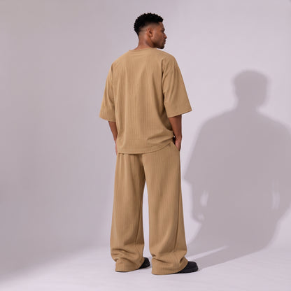 Pantaloni bărbați oversized bej cu dungi fine, croială dreaptă