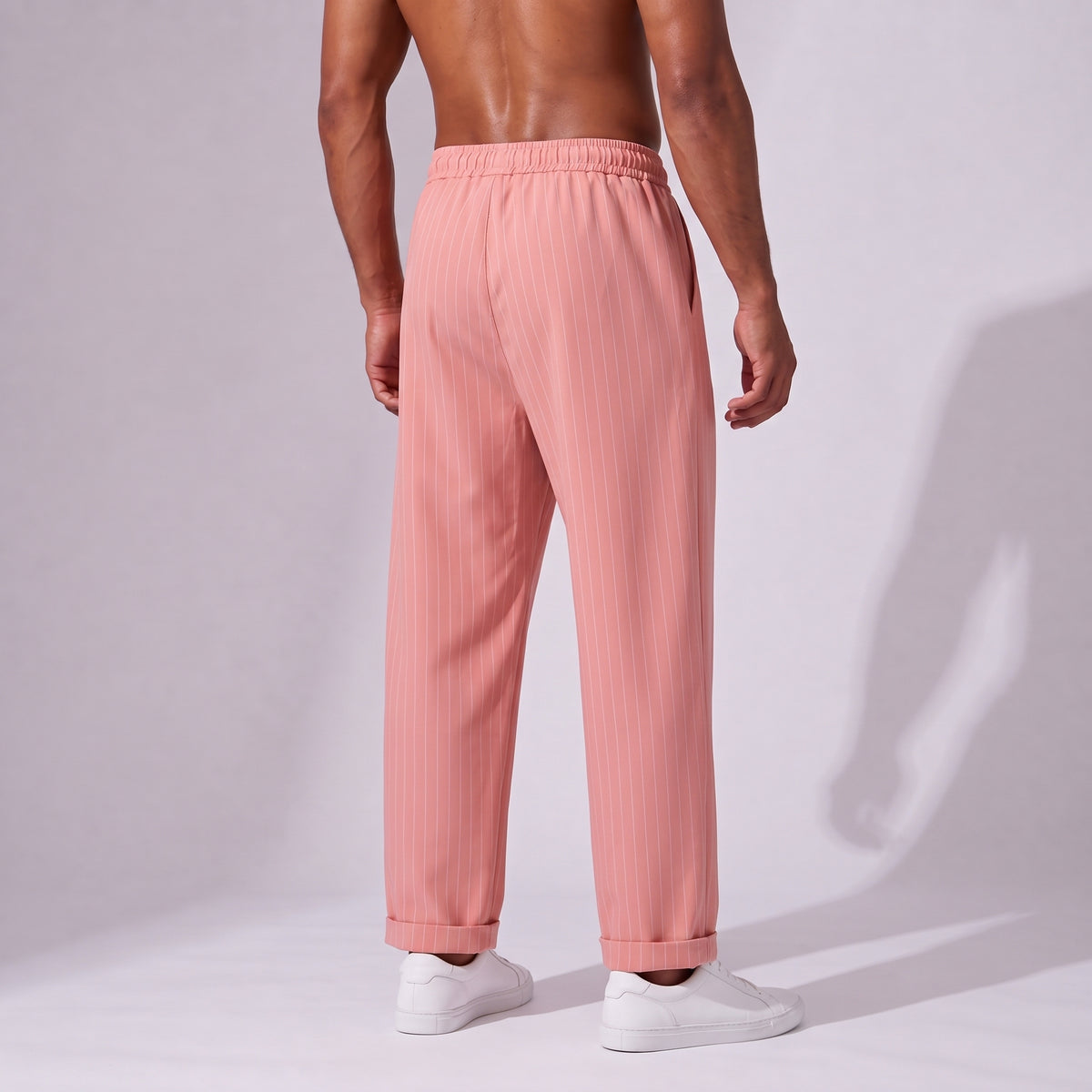 Pantaloni bărbați roz cu dungi fine, croială dreaptă lejeră