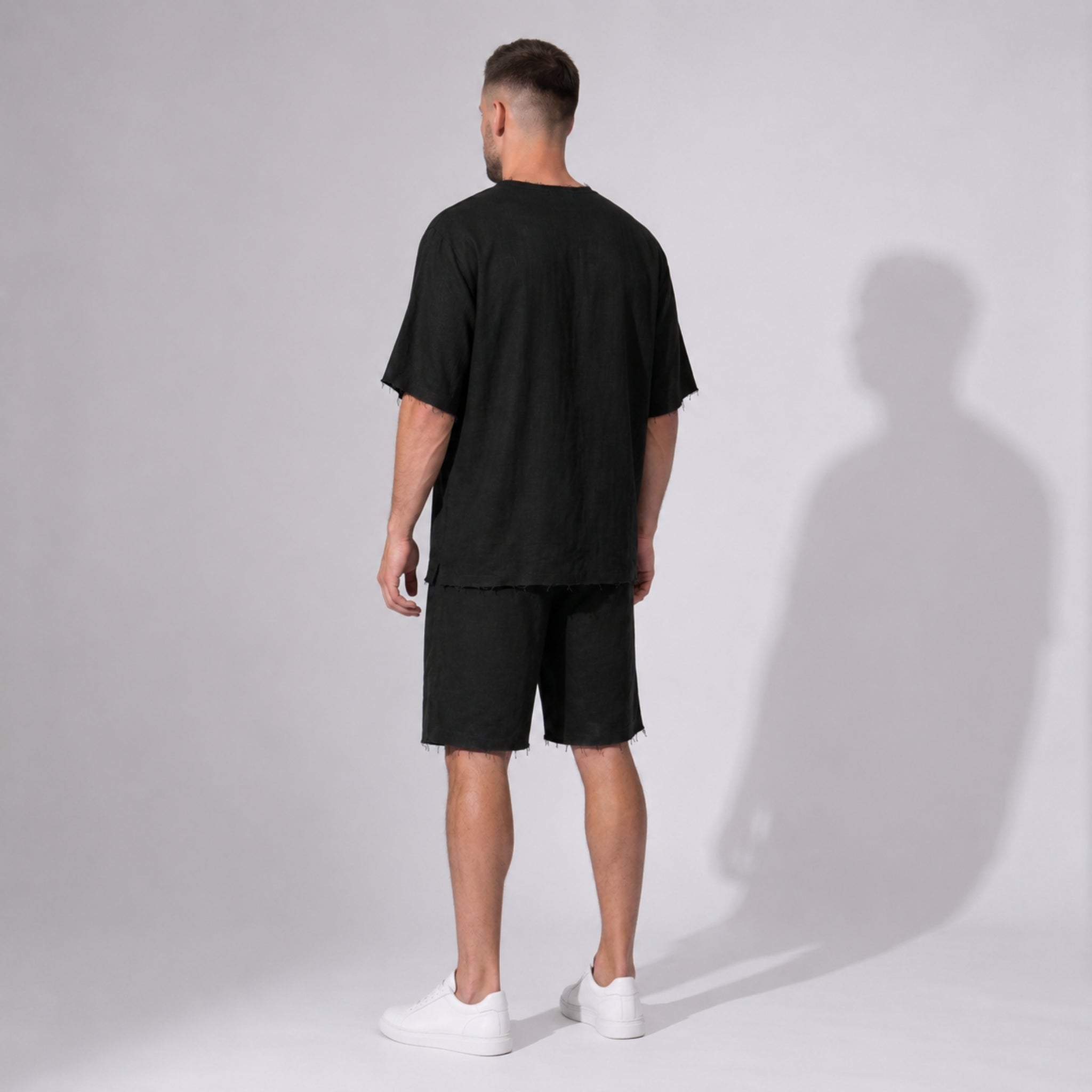Bluză oversized bărbați din in negru, cu tiv raw – design fashion de vară