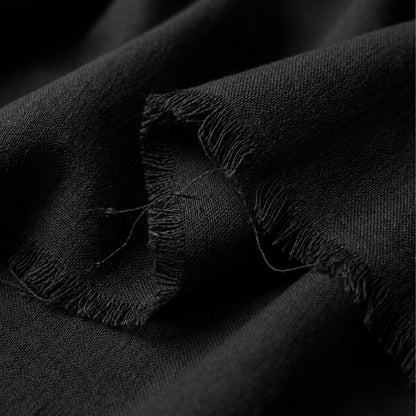 Pantaloni scurți bărbați din in negru, până la genunchi, cu tiv raw