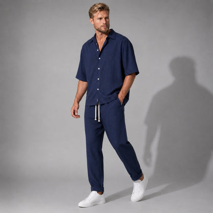 Compleu Bărbați Bleumarin cu Dungi – Cămașă Oversized și Pantaloni Lungi Casual
